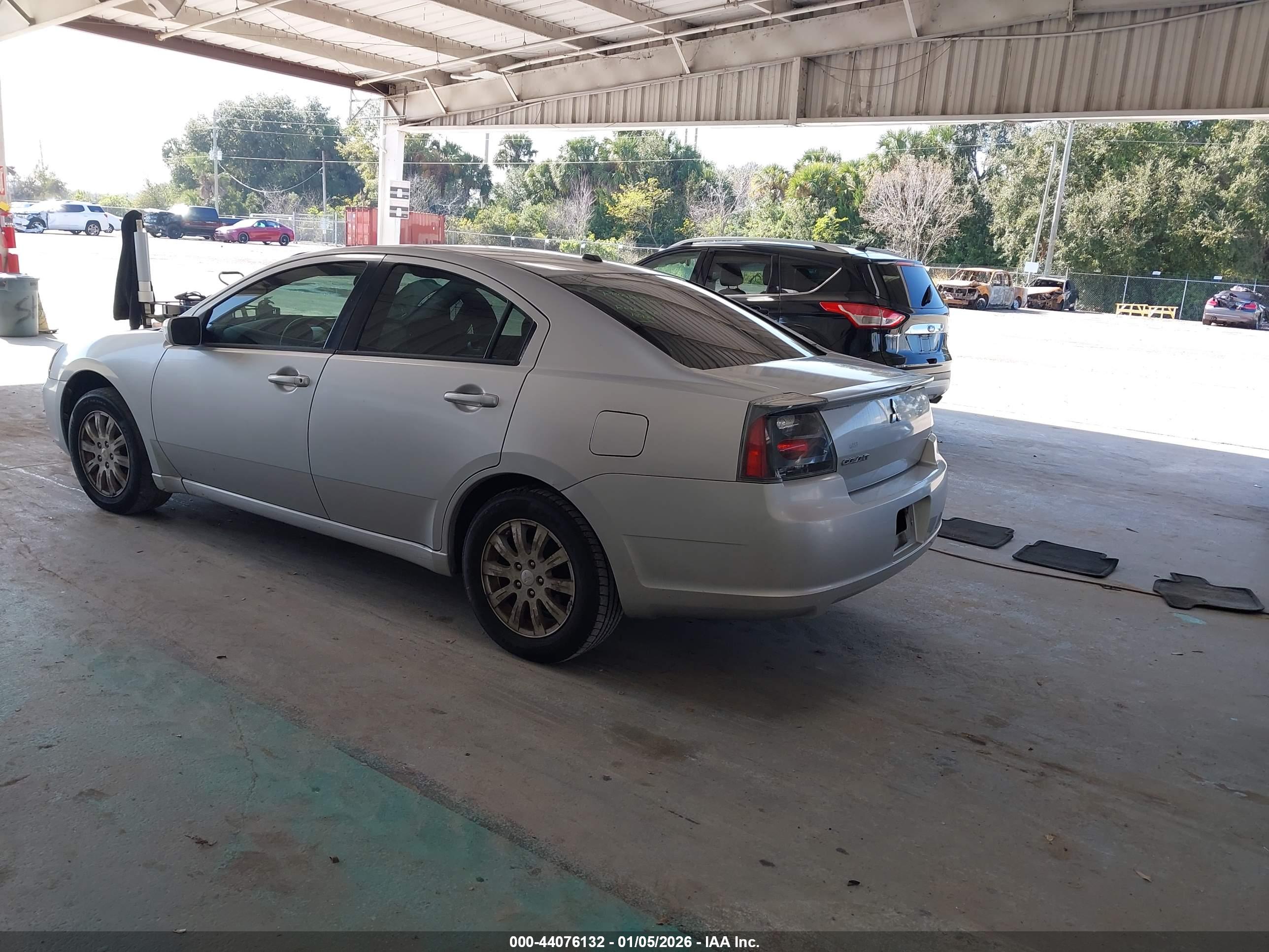 MITSUBISHI GALANT image 3