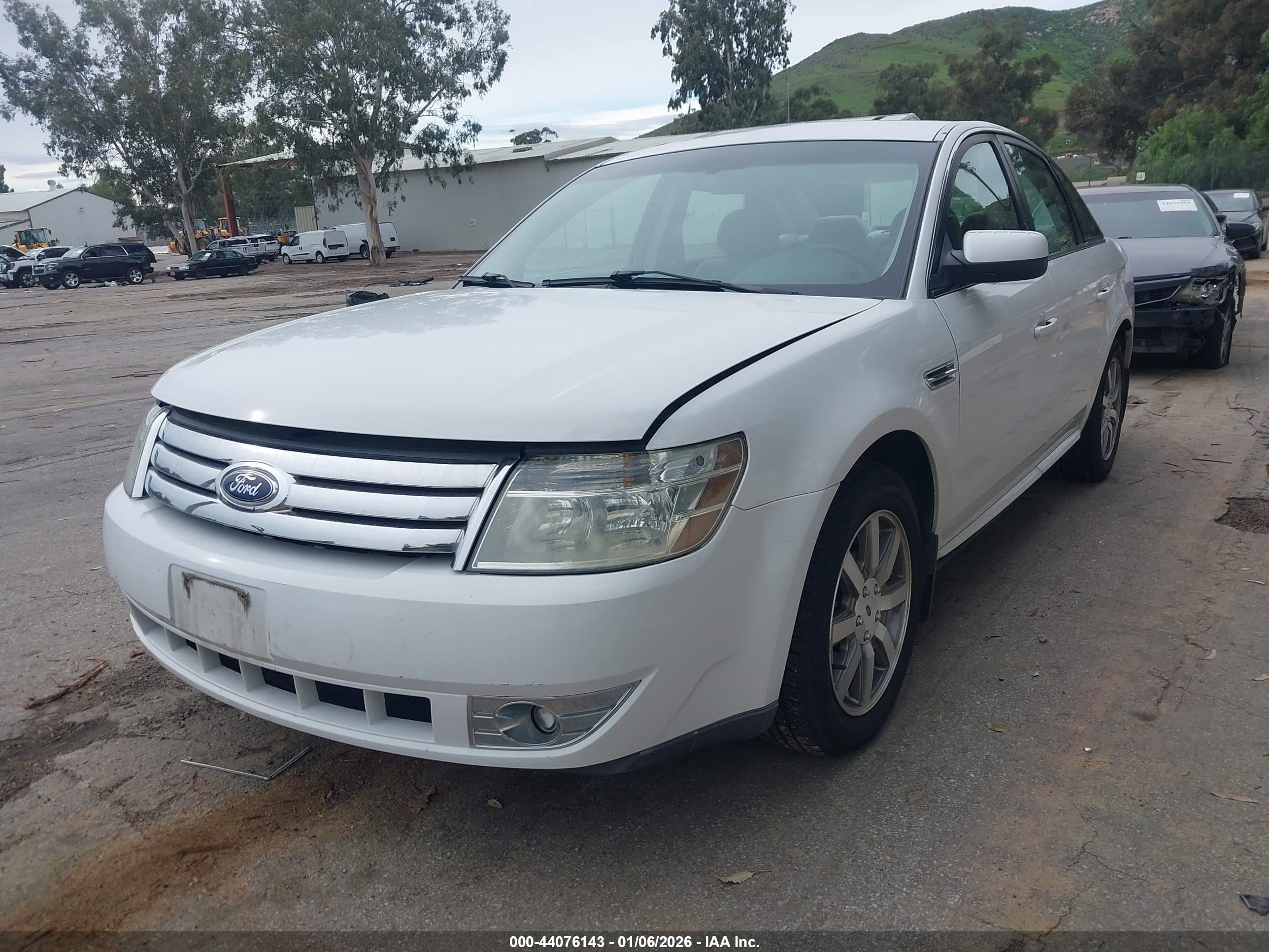 FORD TAURUS image 2