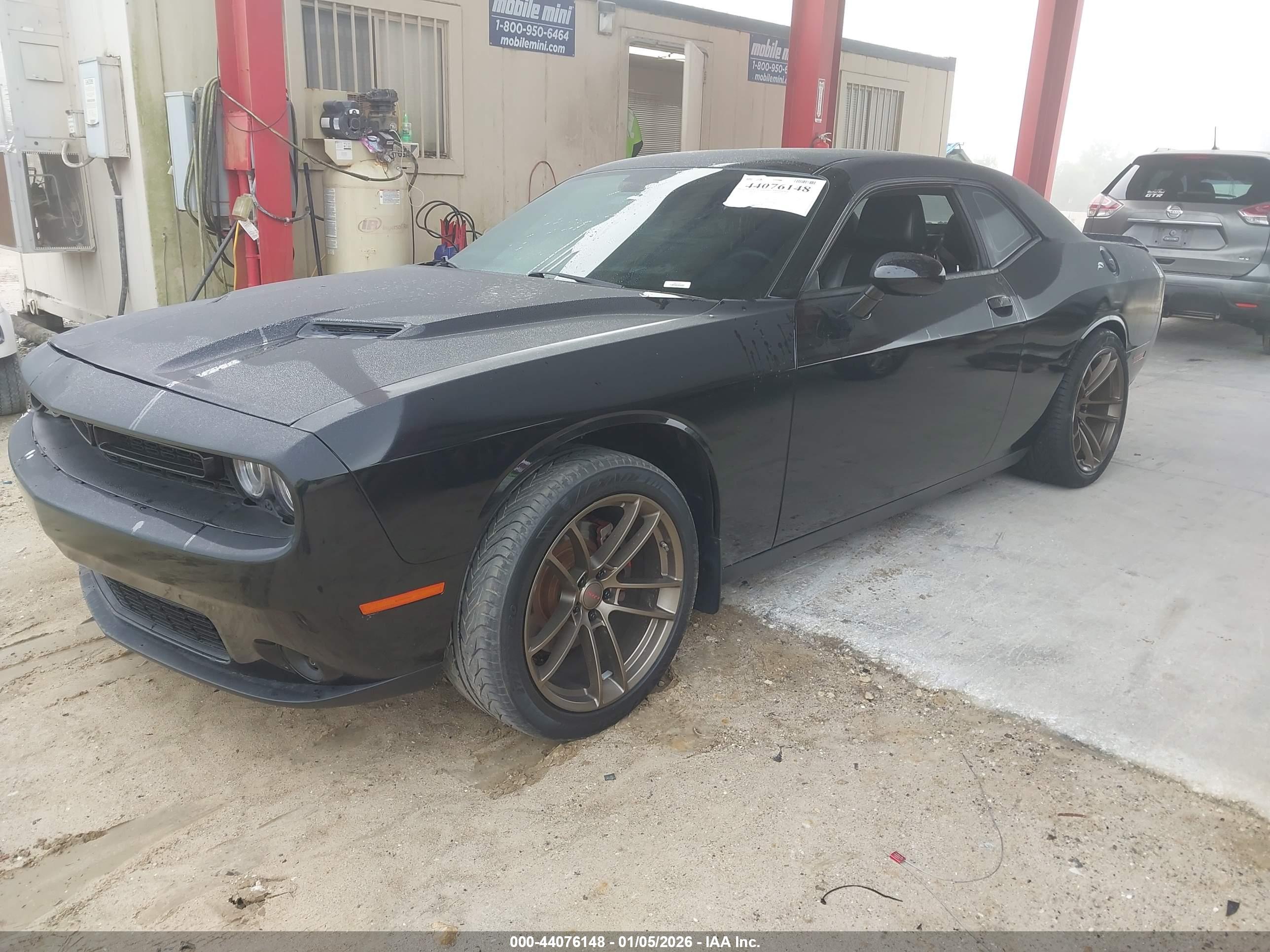 DODGE CHALLENGER image 2