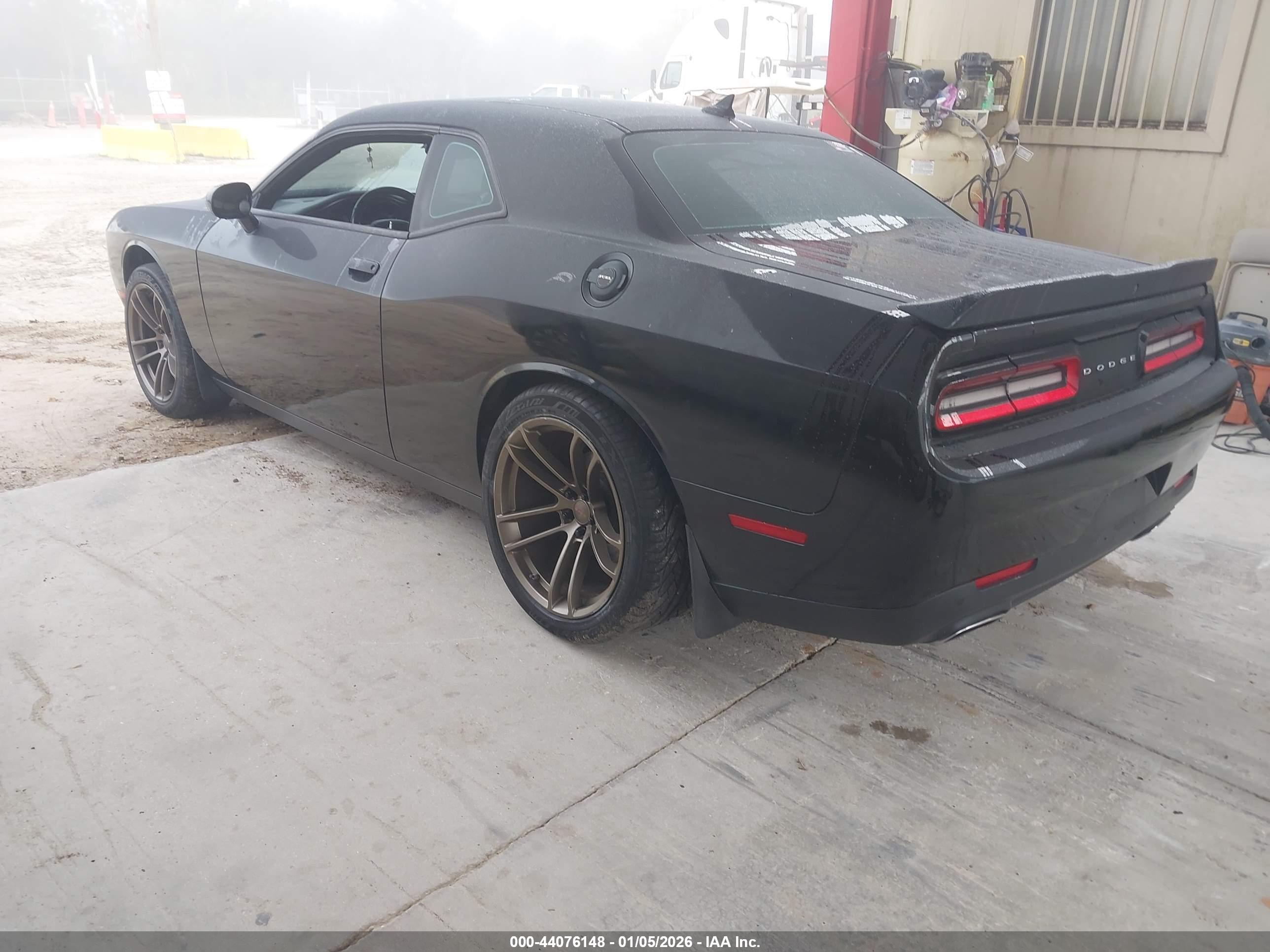 DODGE CHALLENGER image 3