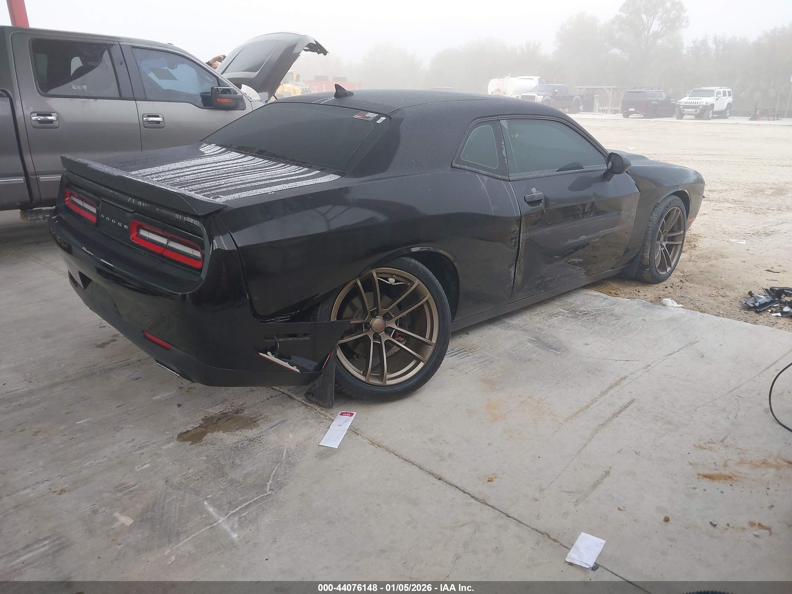 DODGE CHALLENGER image 4