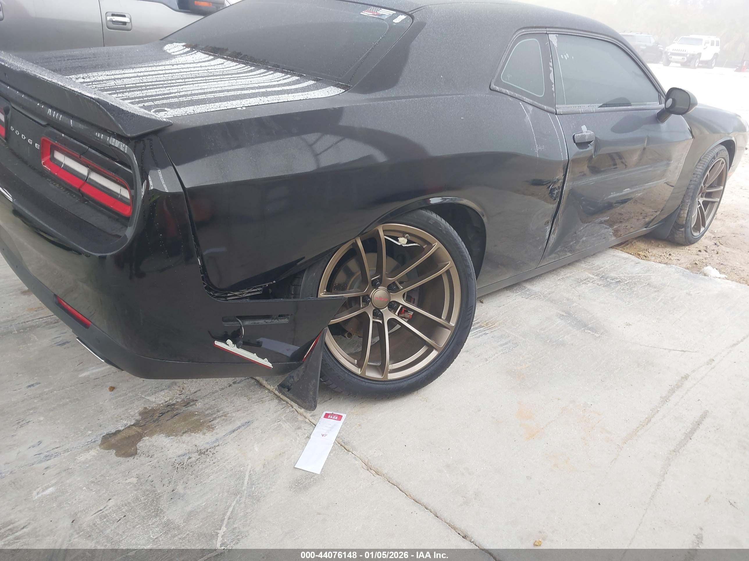 DODGE CHALLENGER image 6