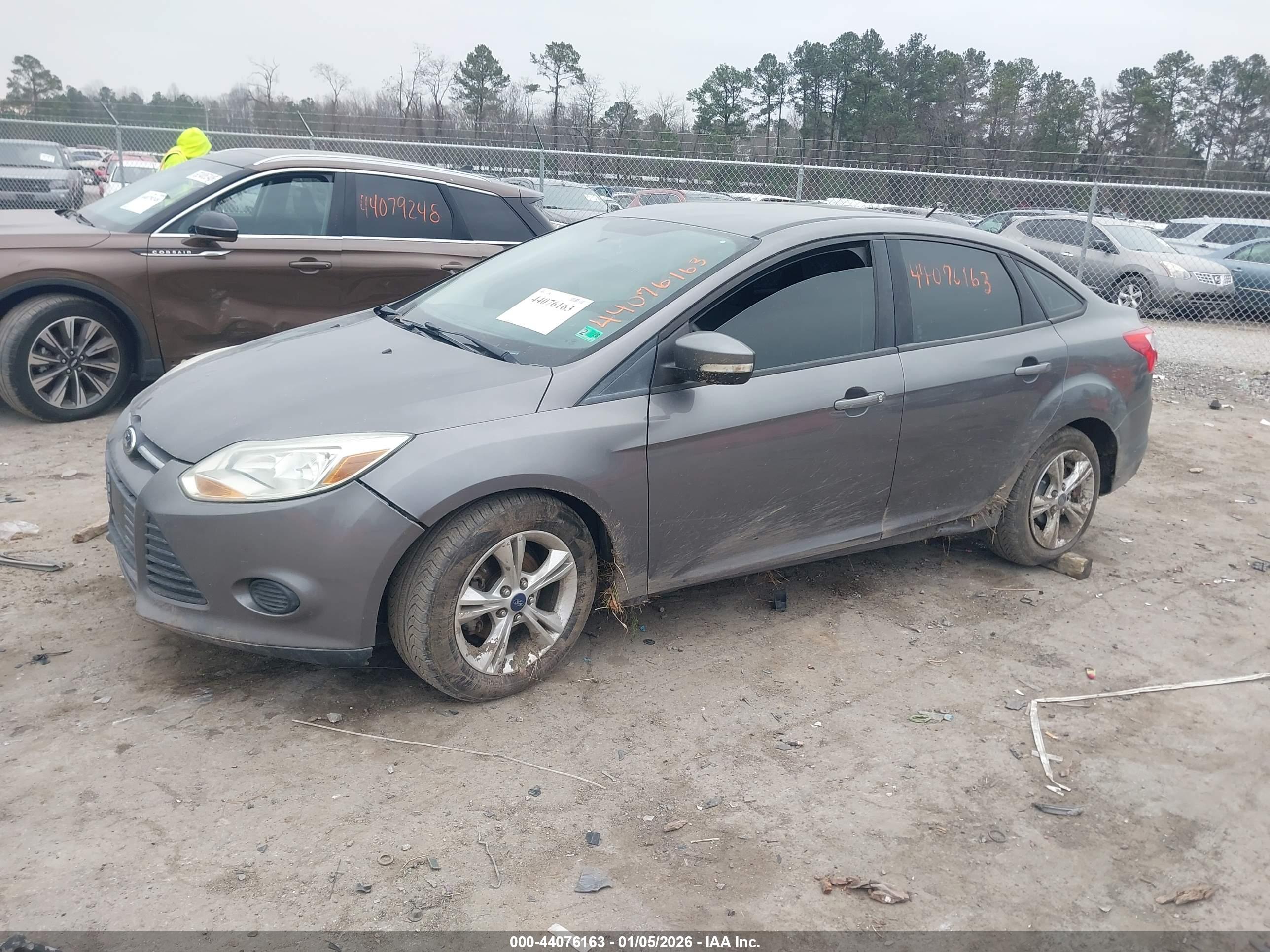 FORD FOCUS image 2