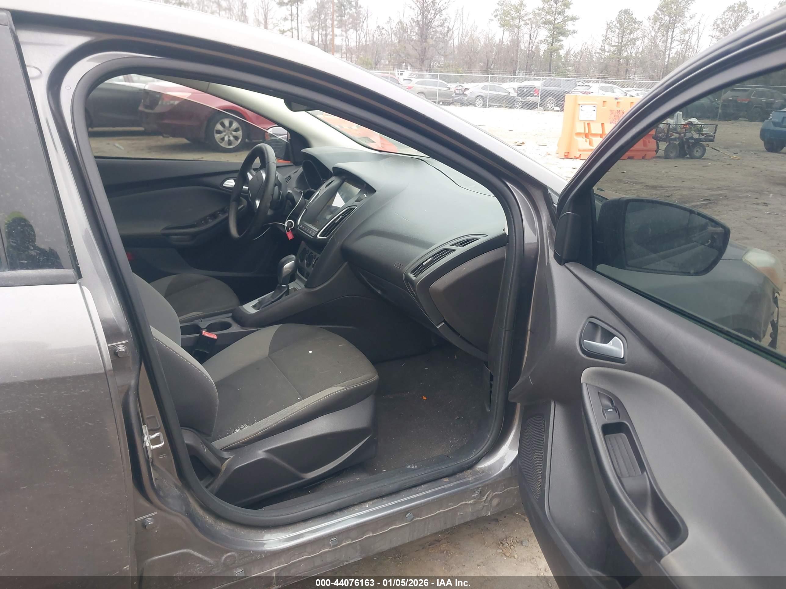 FORD FOCUS image 5