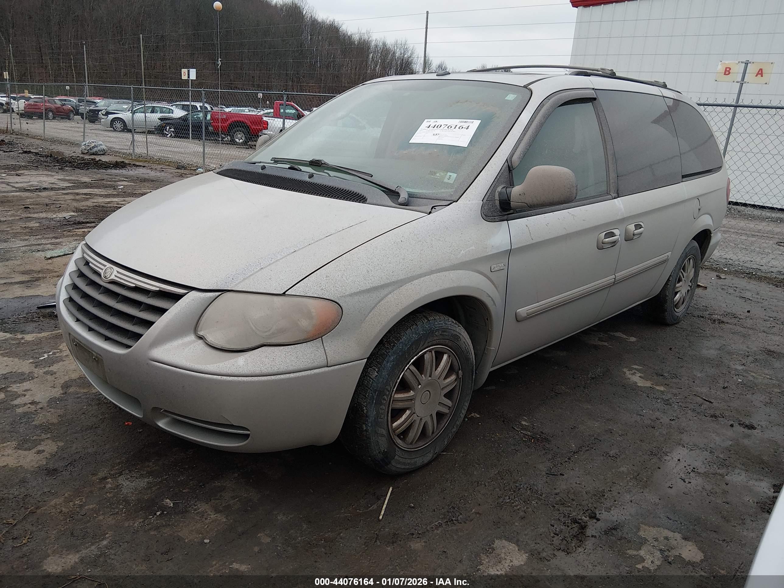 CHRYSLER TOWN image 2