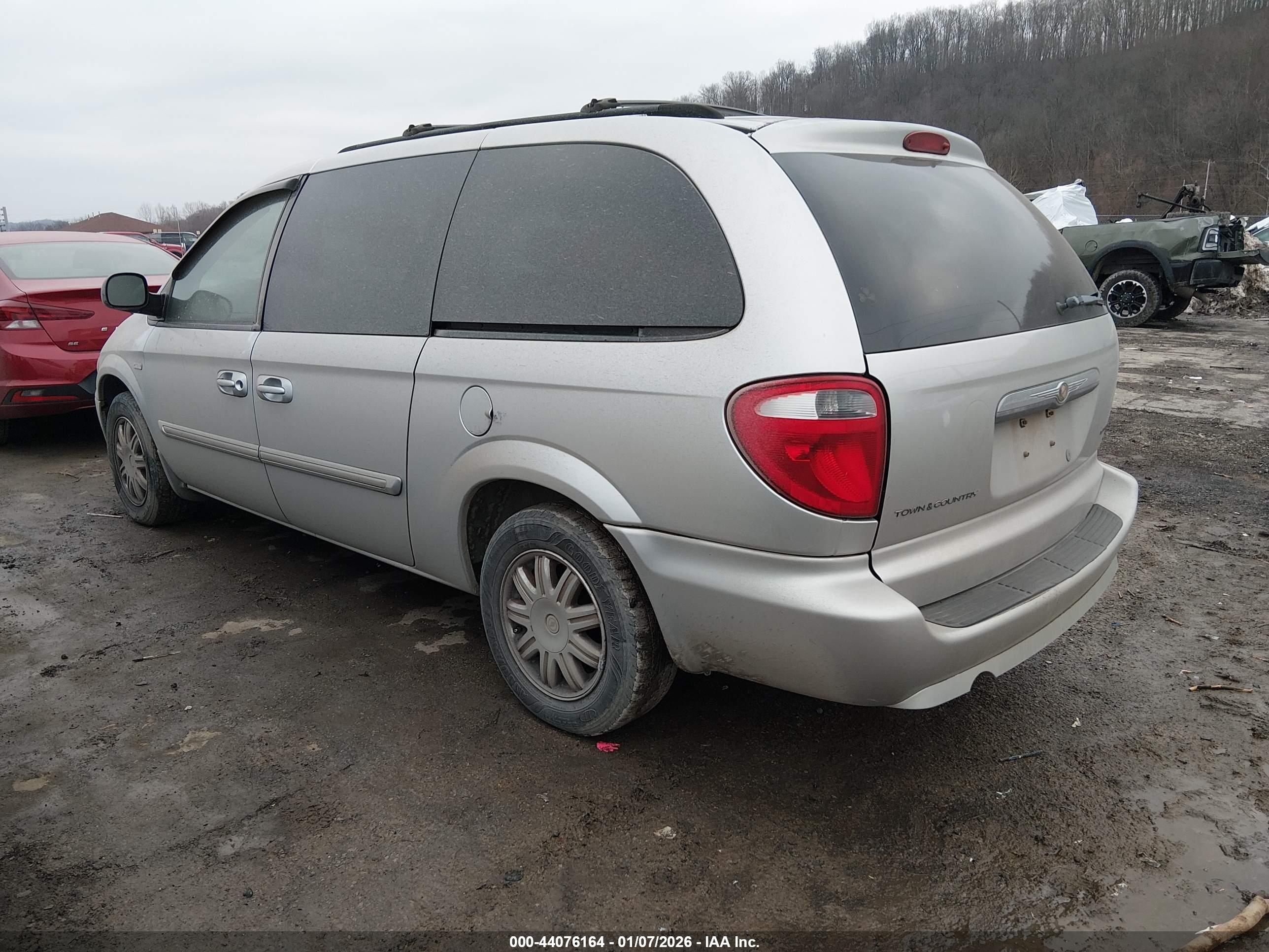 CHRYSLER TOWN image 3