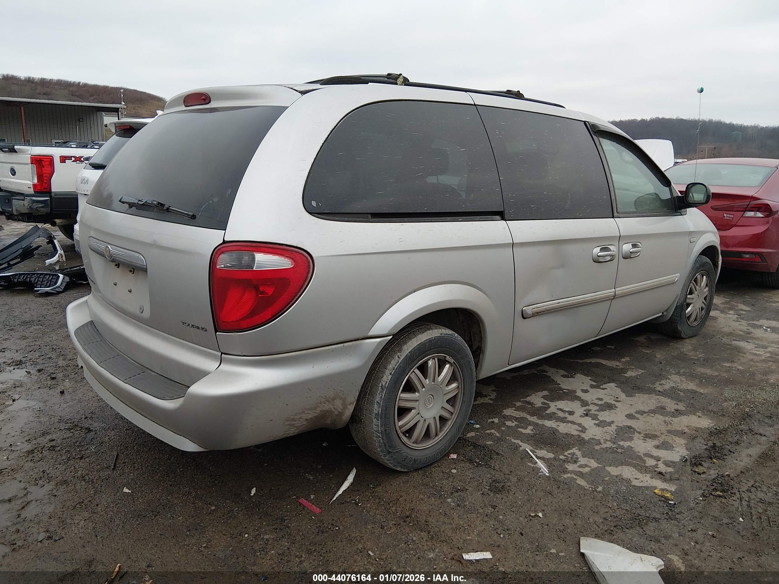 CHRYSLER TOWN image 4