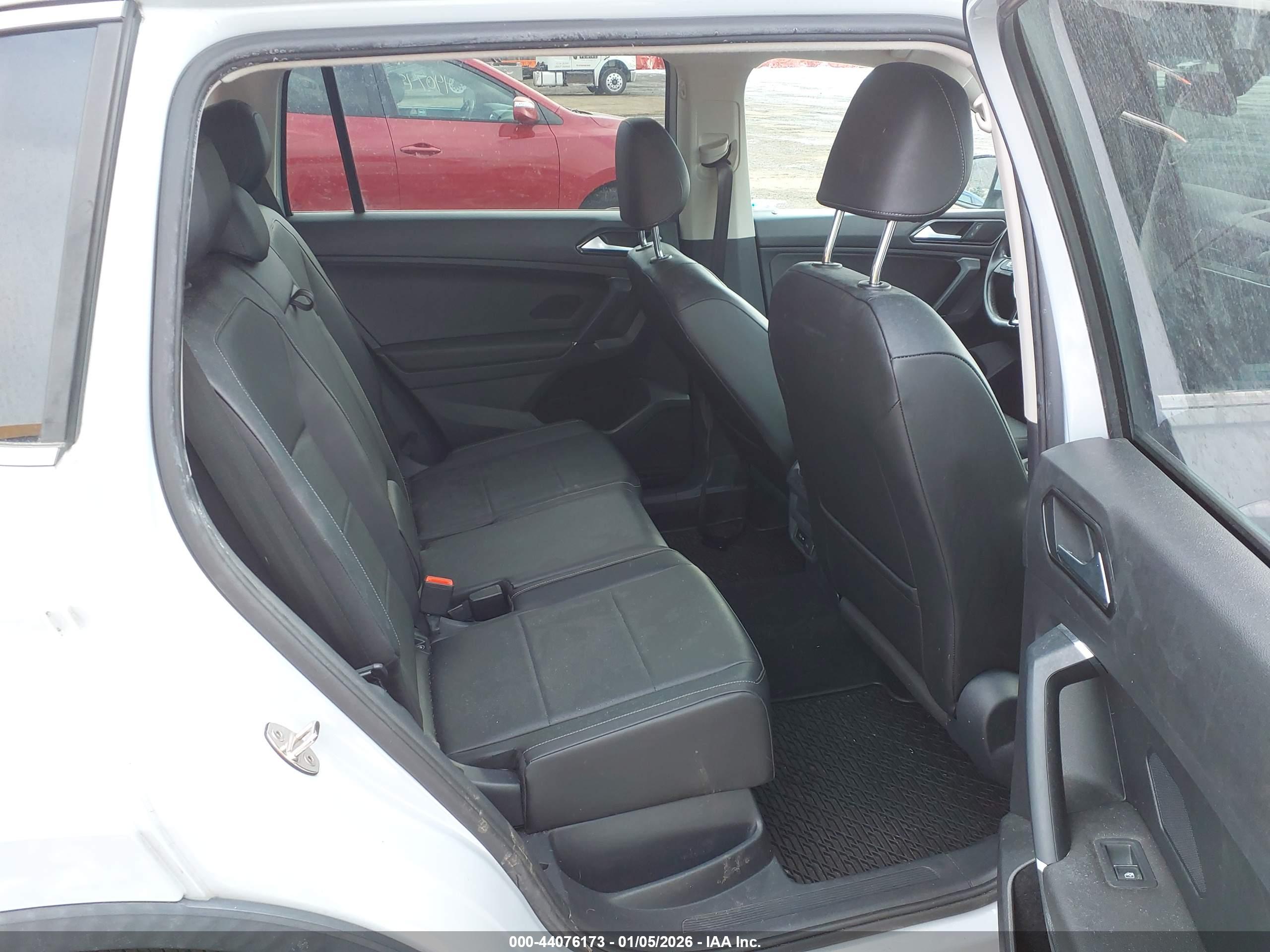 VOLKSWAGEN TIGUAN image 8