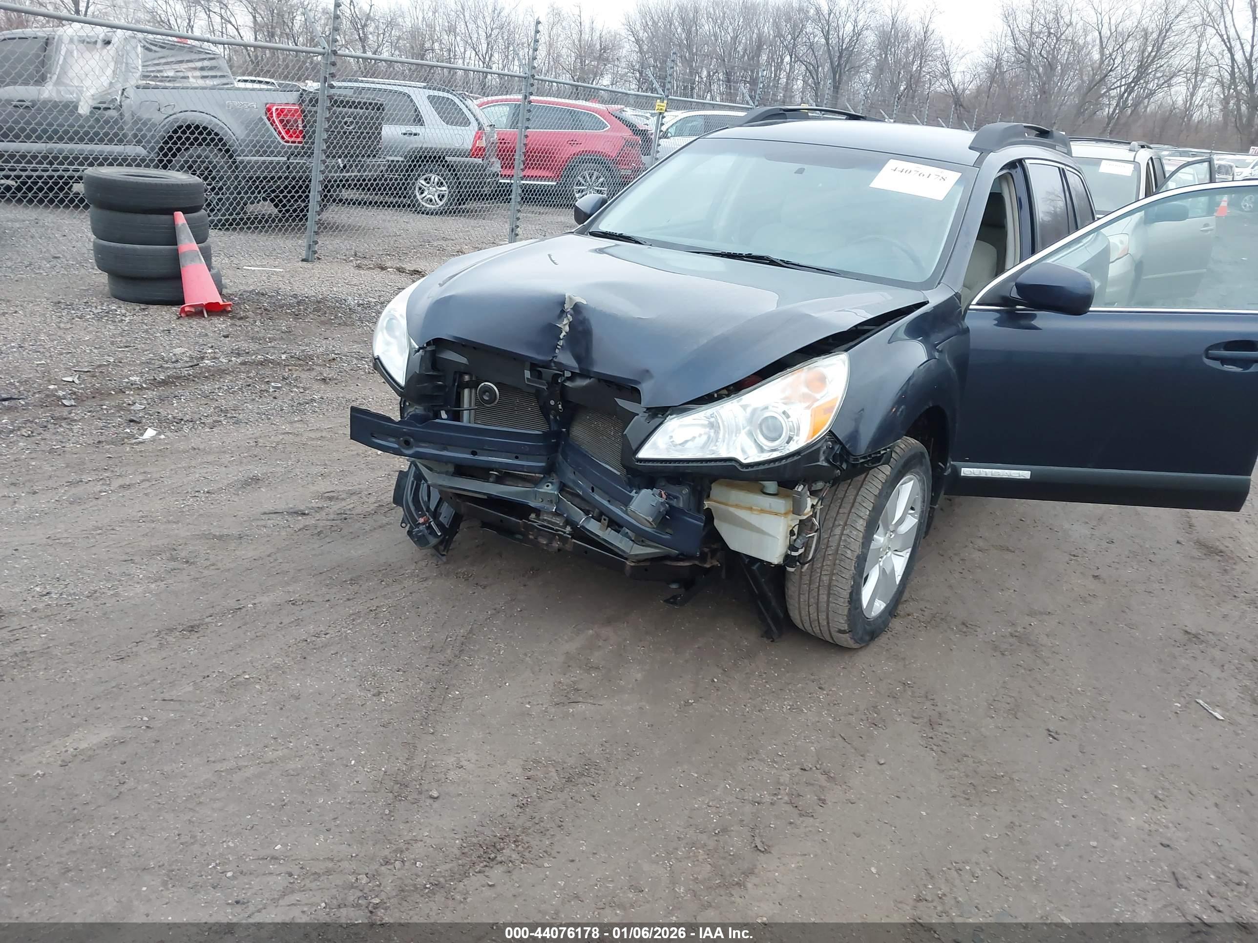 SUBARU OUTBACK image 2