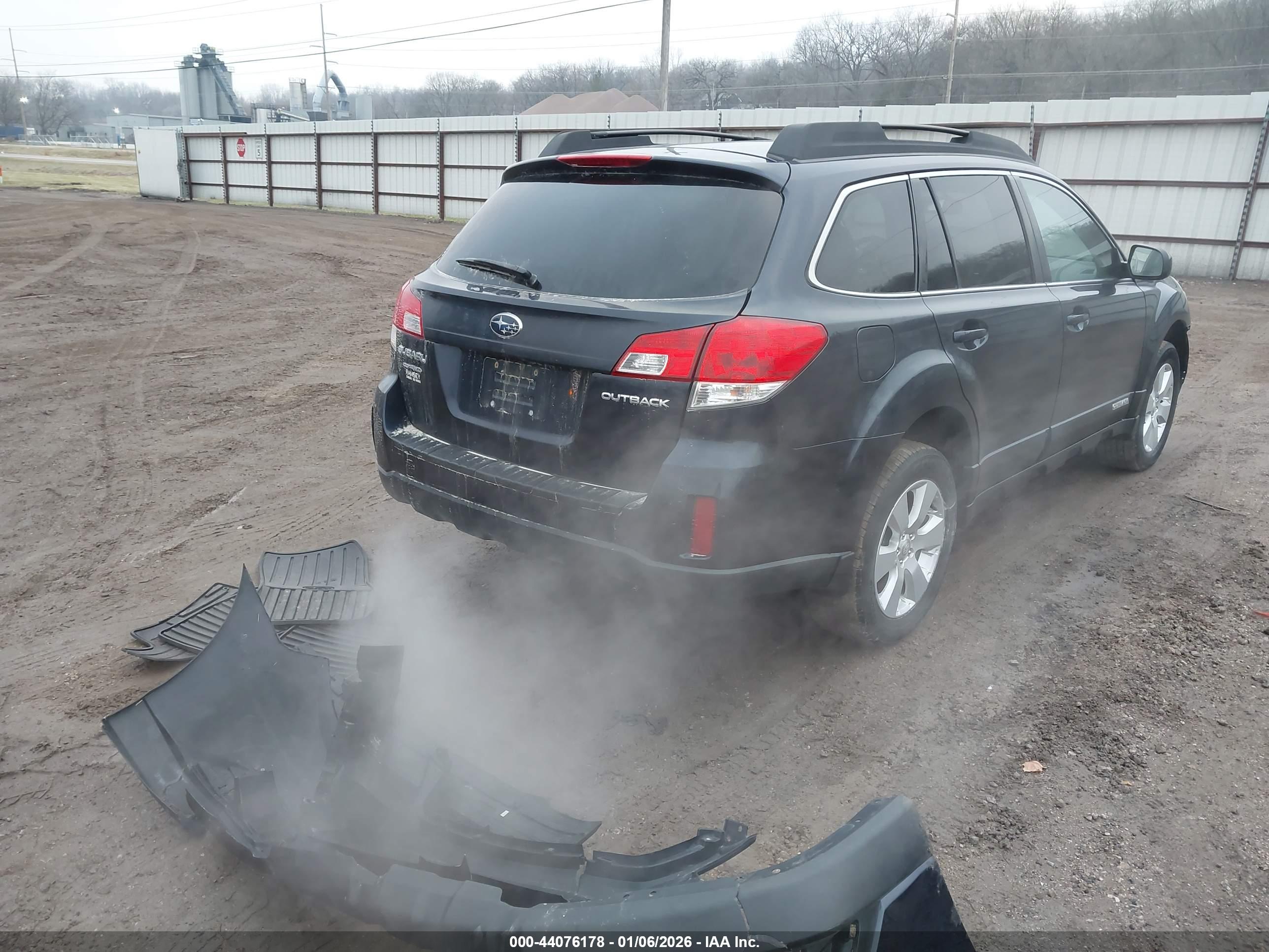 SUBARU OUTBACK image 4
