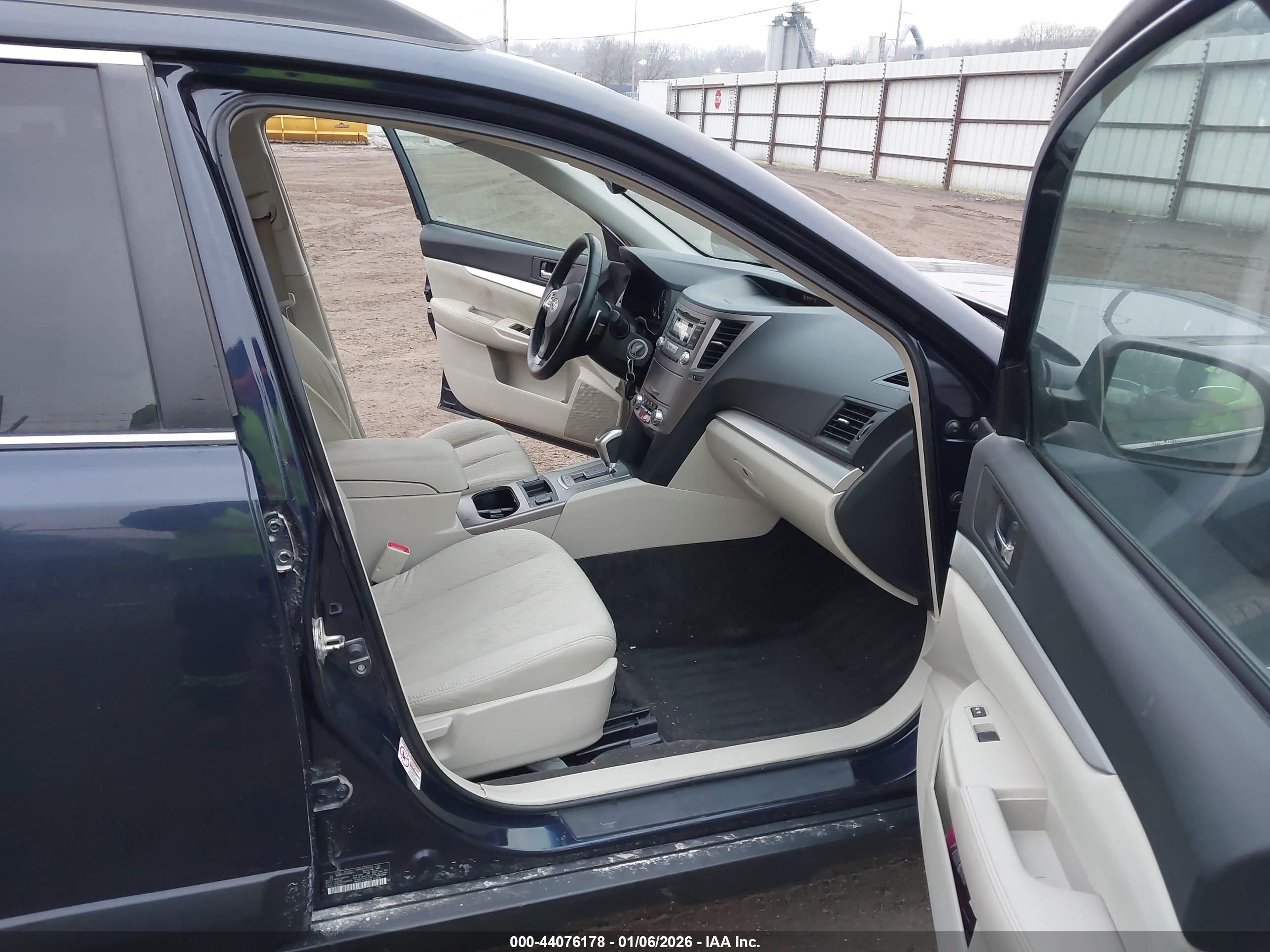 SUBARU OUTBACK image 5