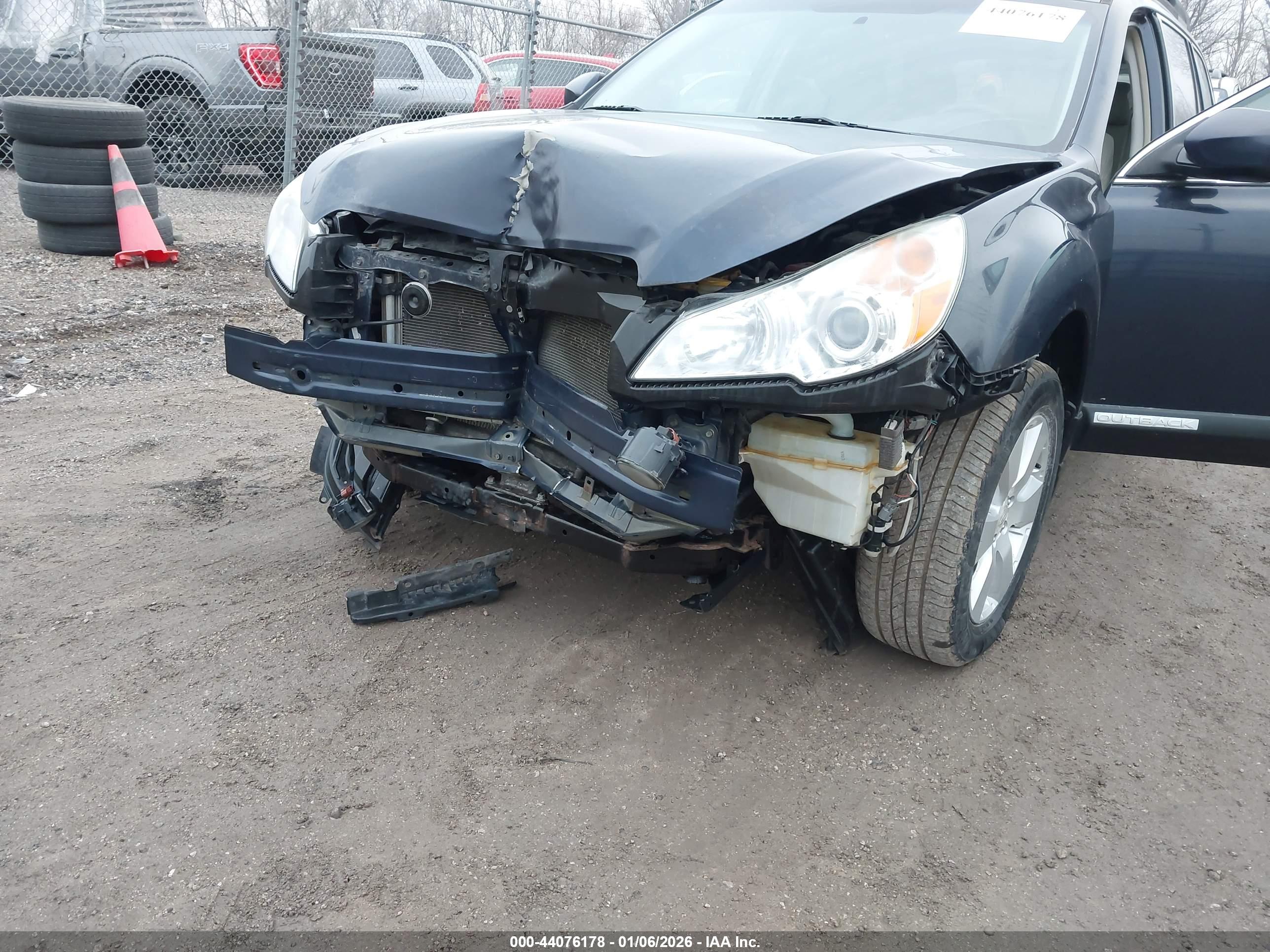 SUBARU OUTBACK image 6