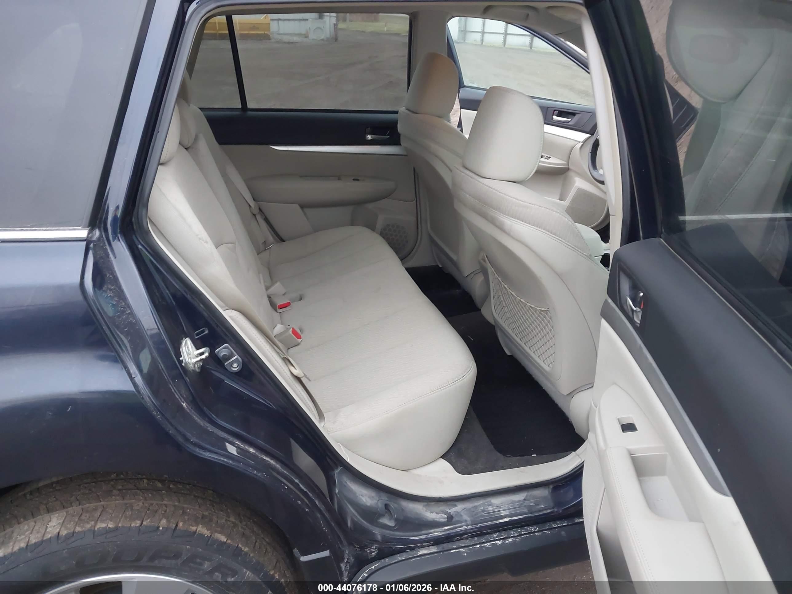 SUBARU OUTBACK image 8