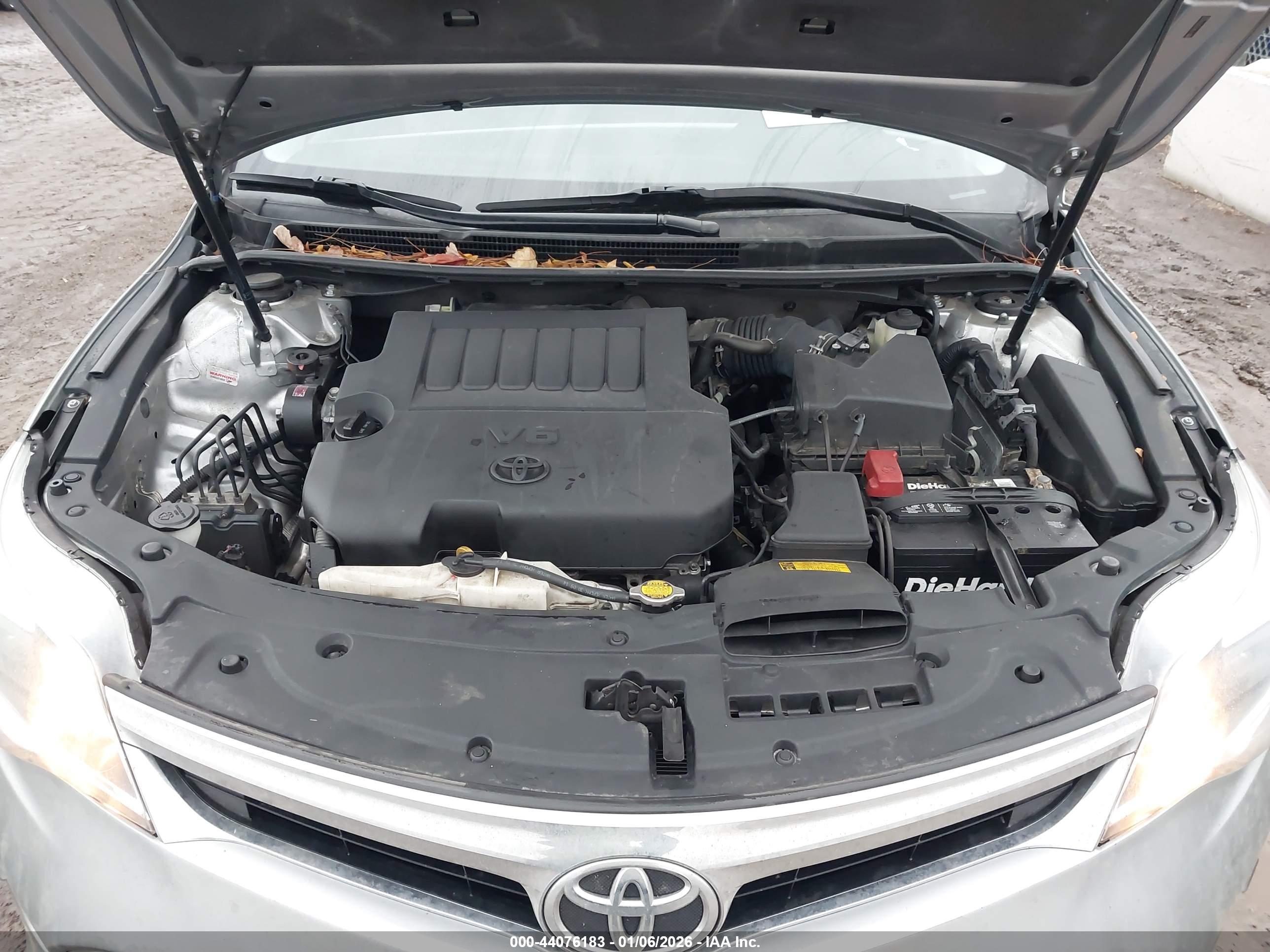 TOYOTA AVALON image 10
