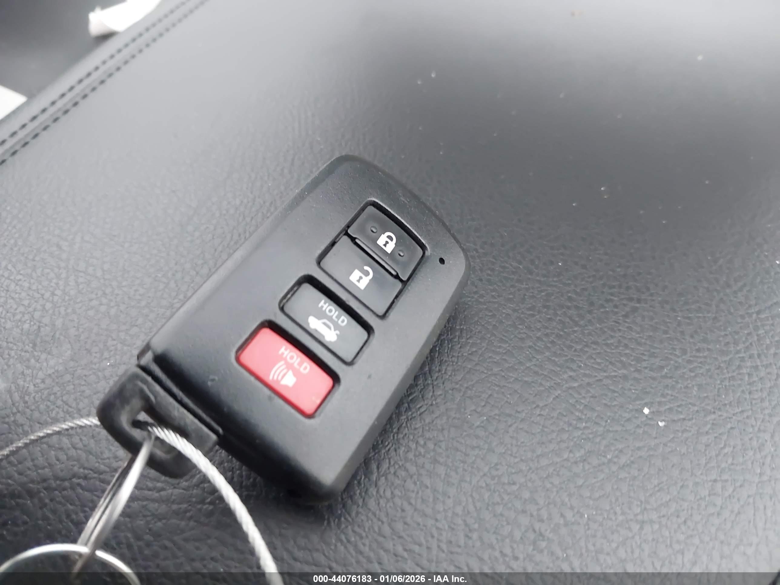 TOYOTA AVALON image 11