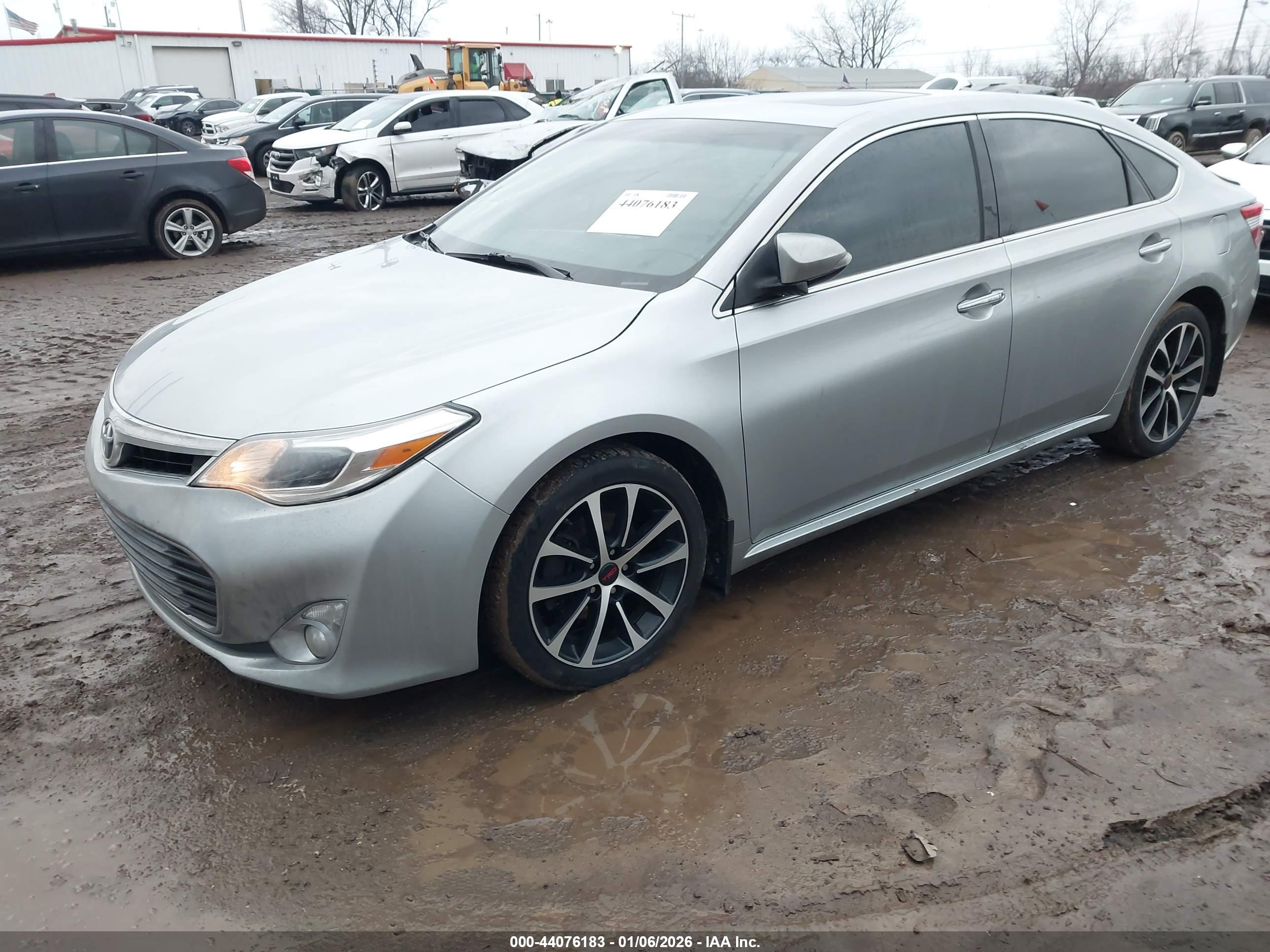 TOYOTA AVALON image 2
