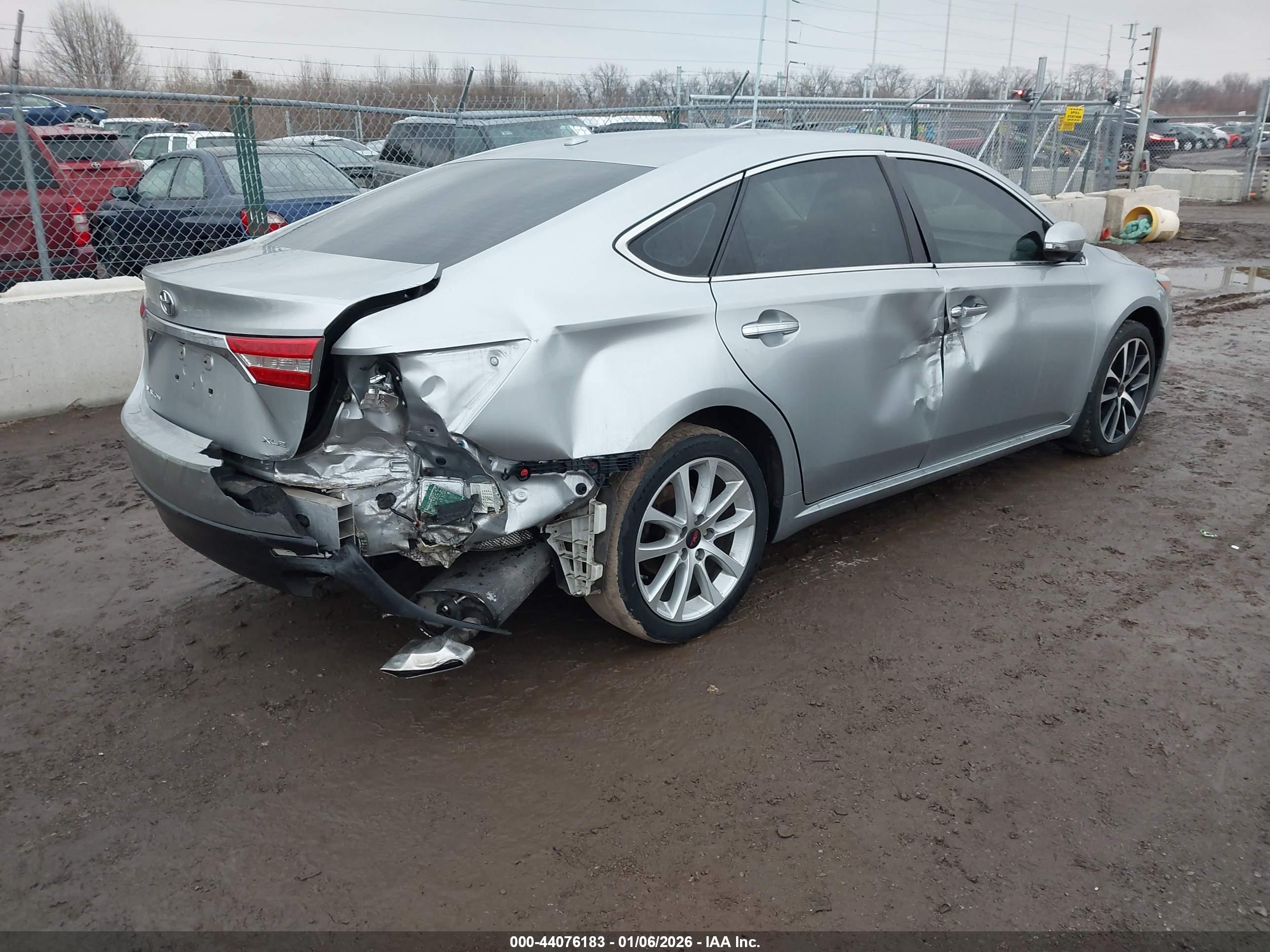 TOYOTA AVALON image 4