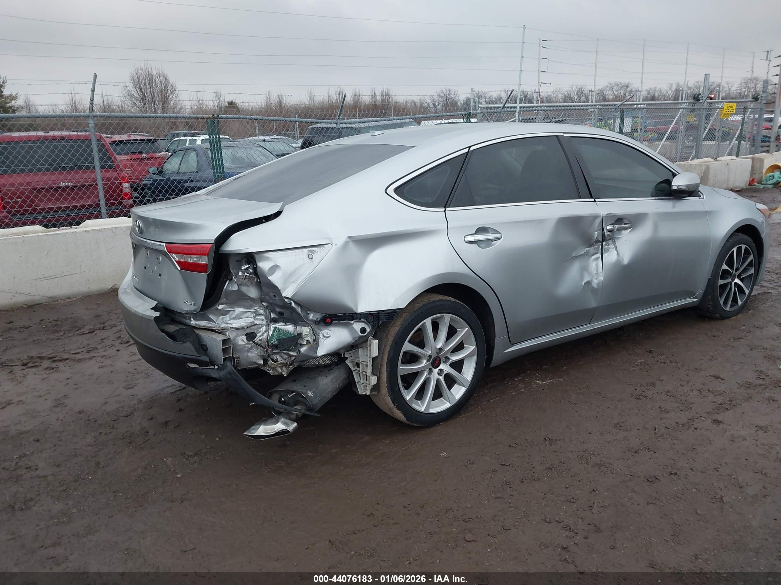TOYOTA AVALON image 6