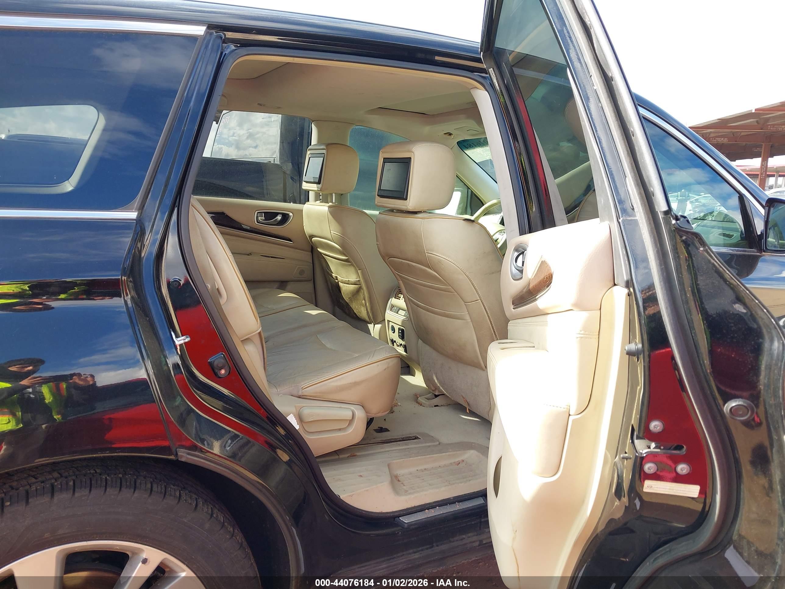 INFINITI JX35 image 8