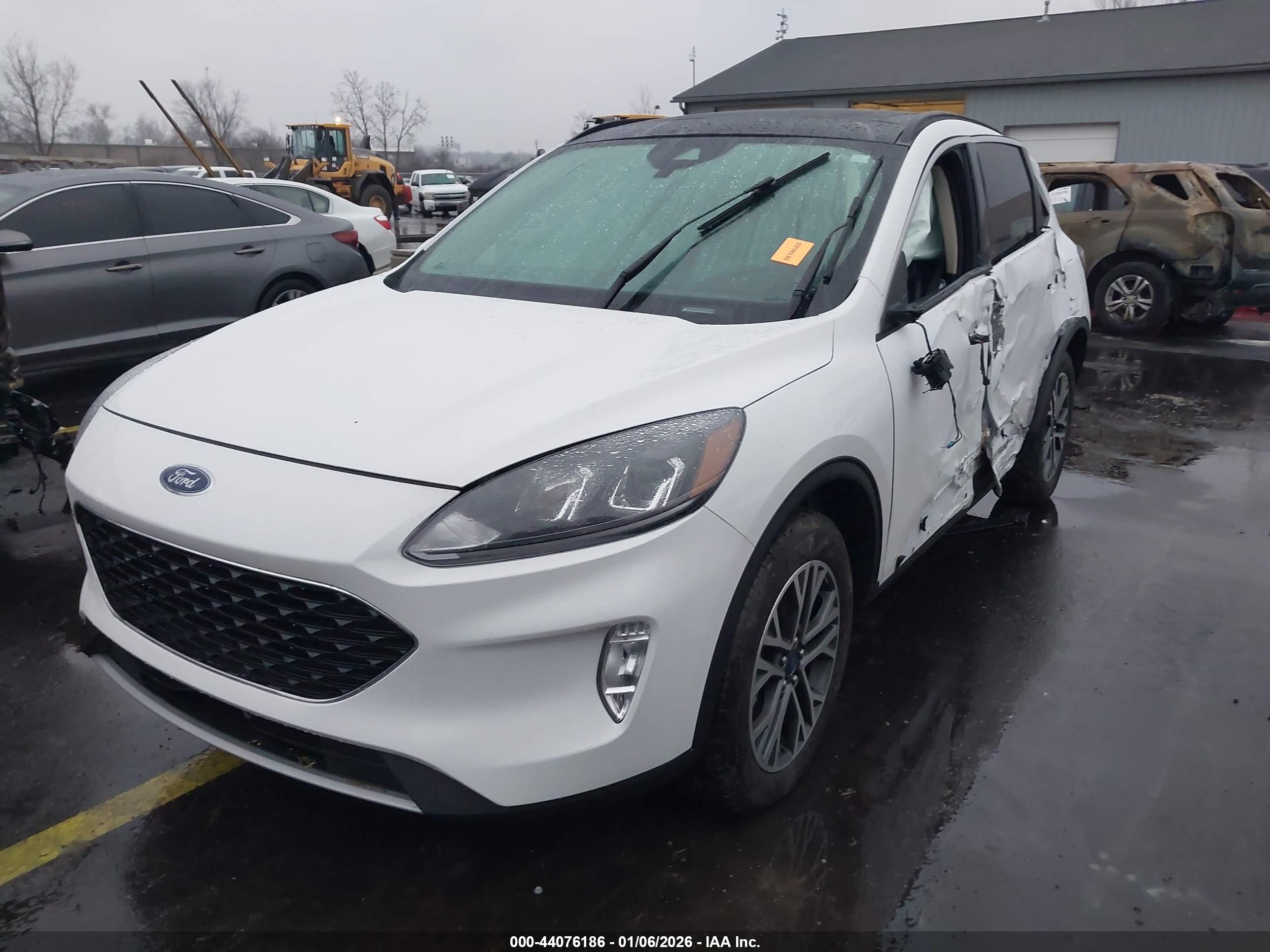 FORD ESCAPE image 2