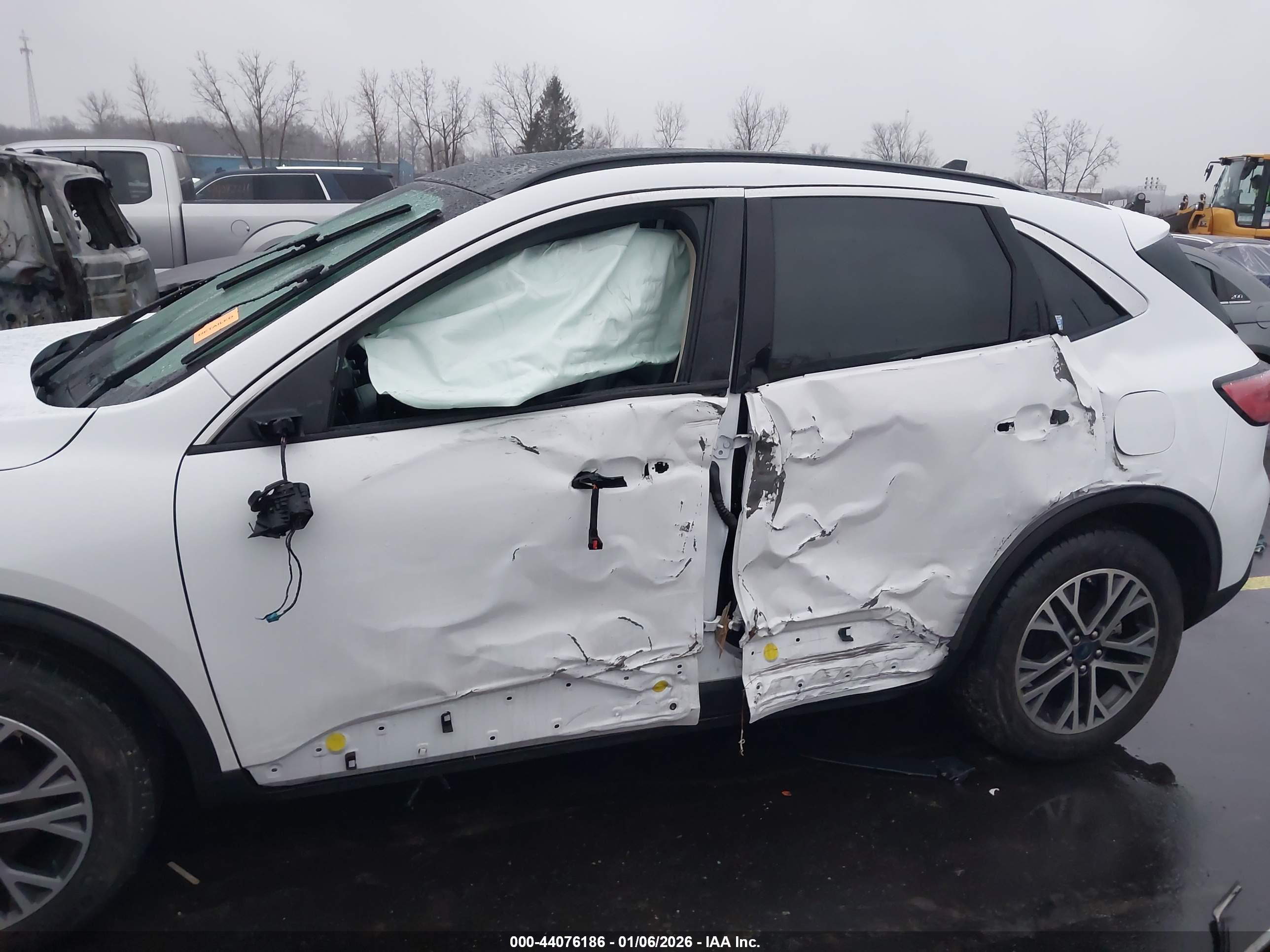 FORD ESCAPE image 6