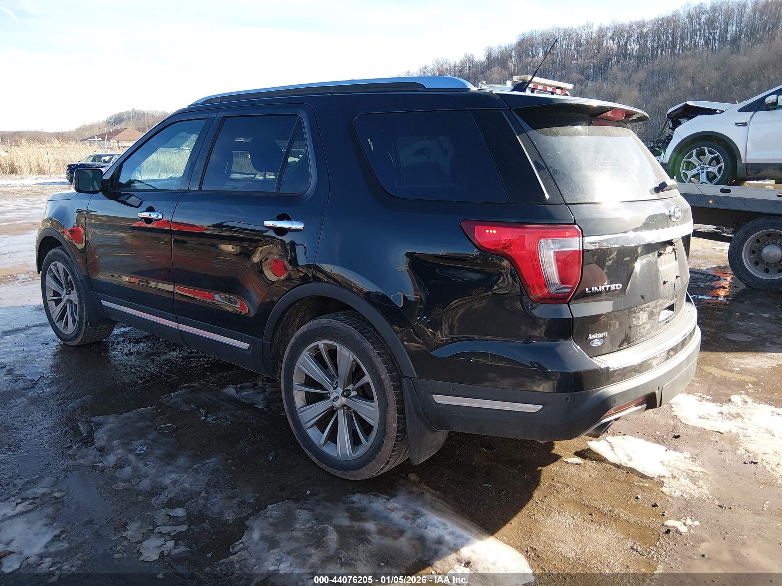 FORD EXPLORER image 3