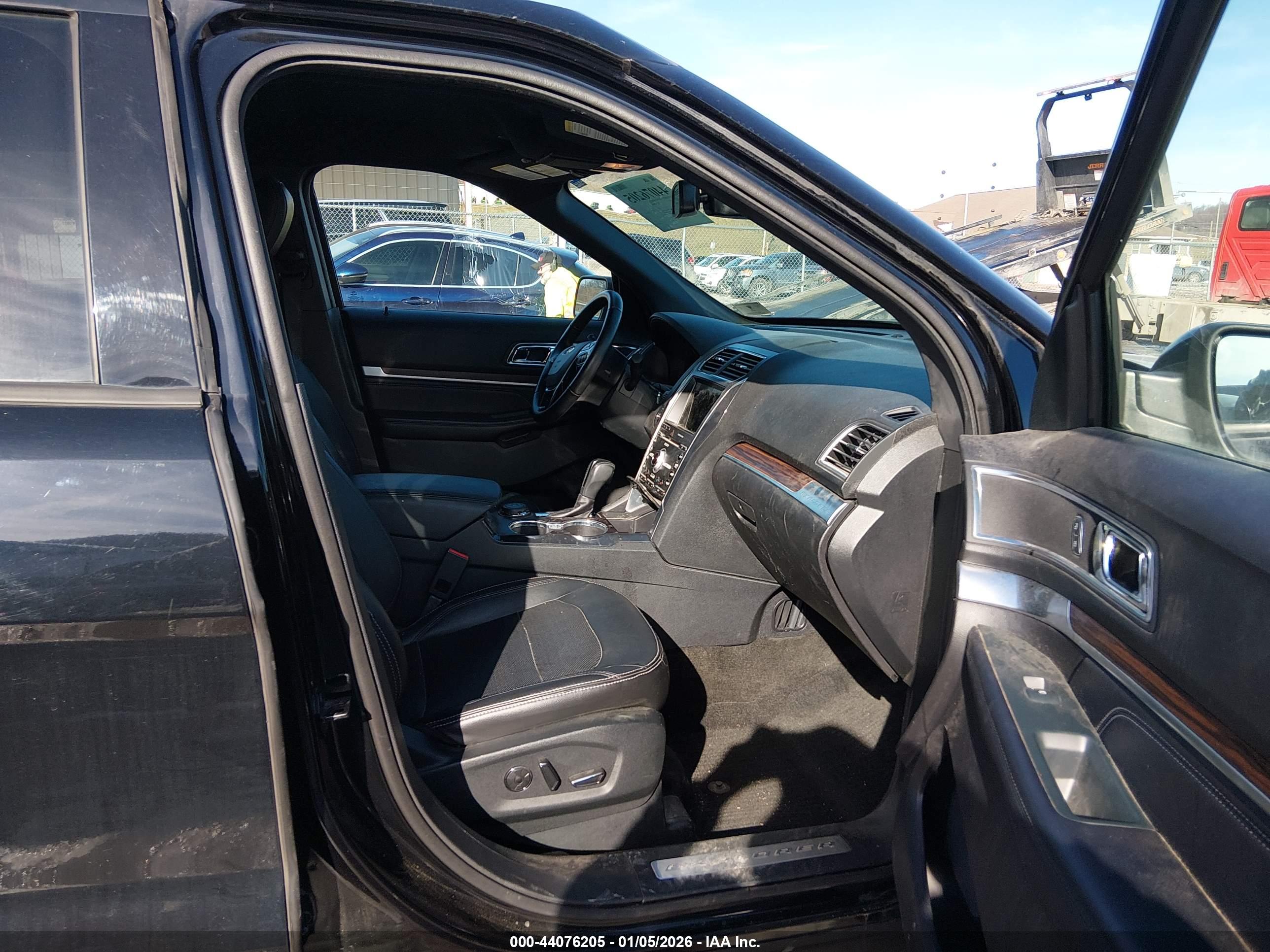 FORD EXPLORER image 5