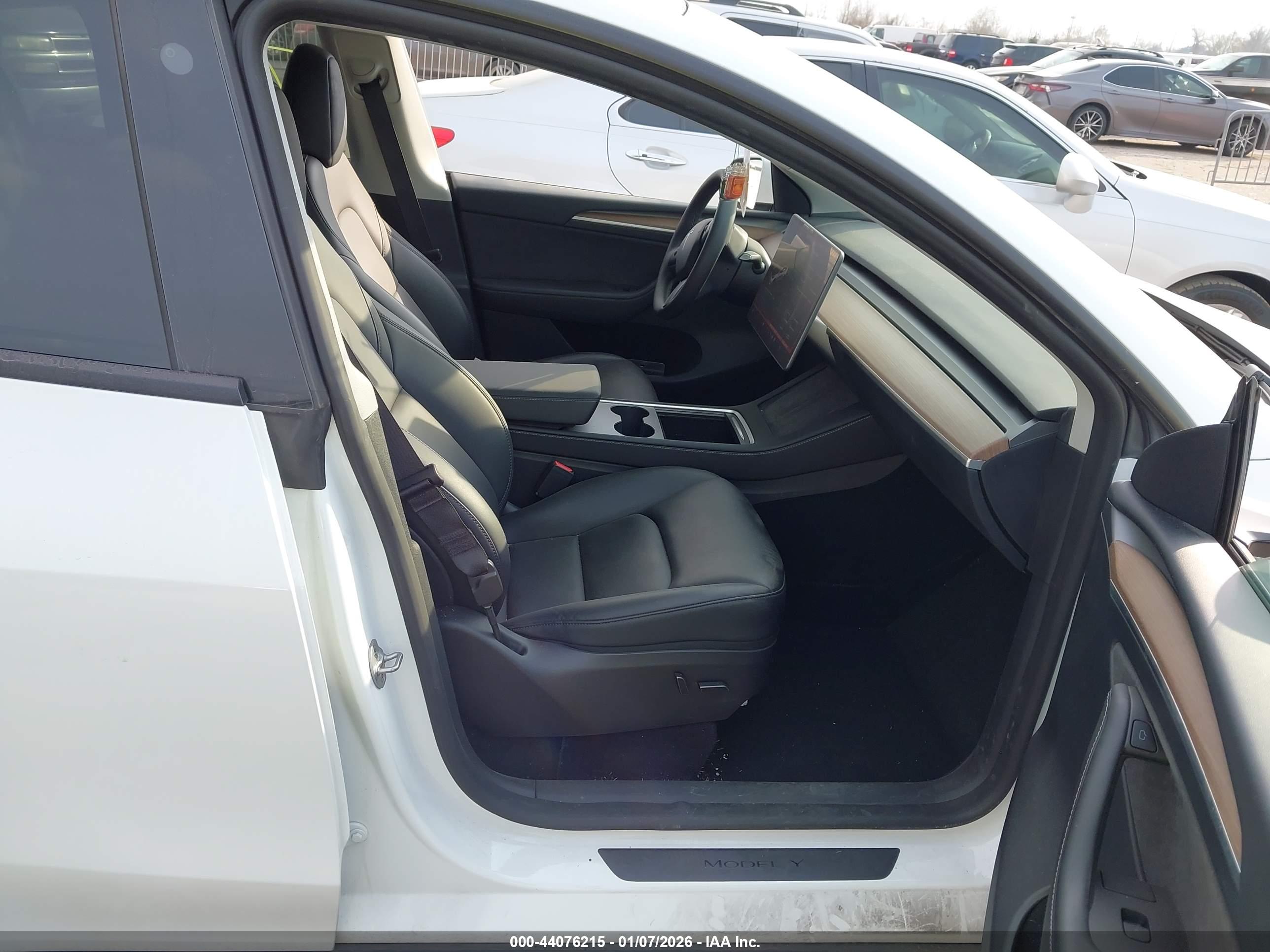 TESLA MODEL image 5