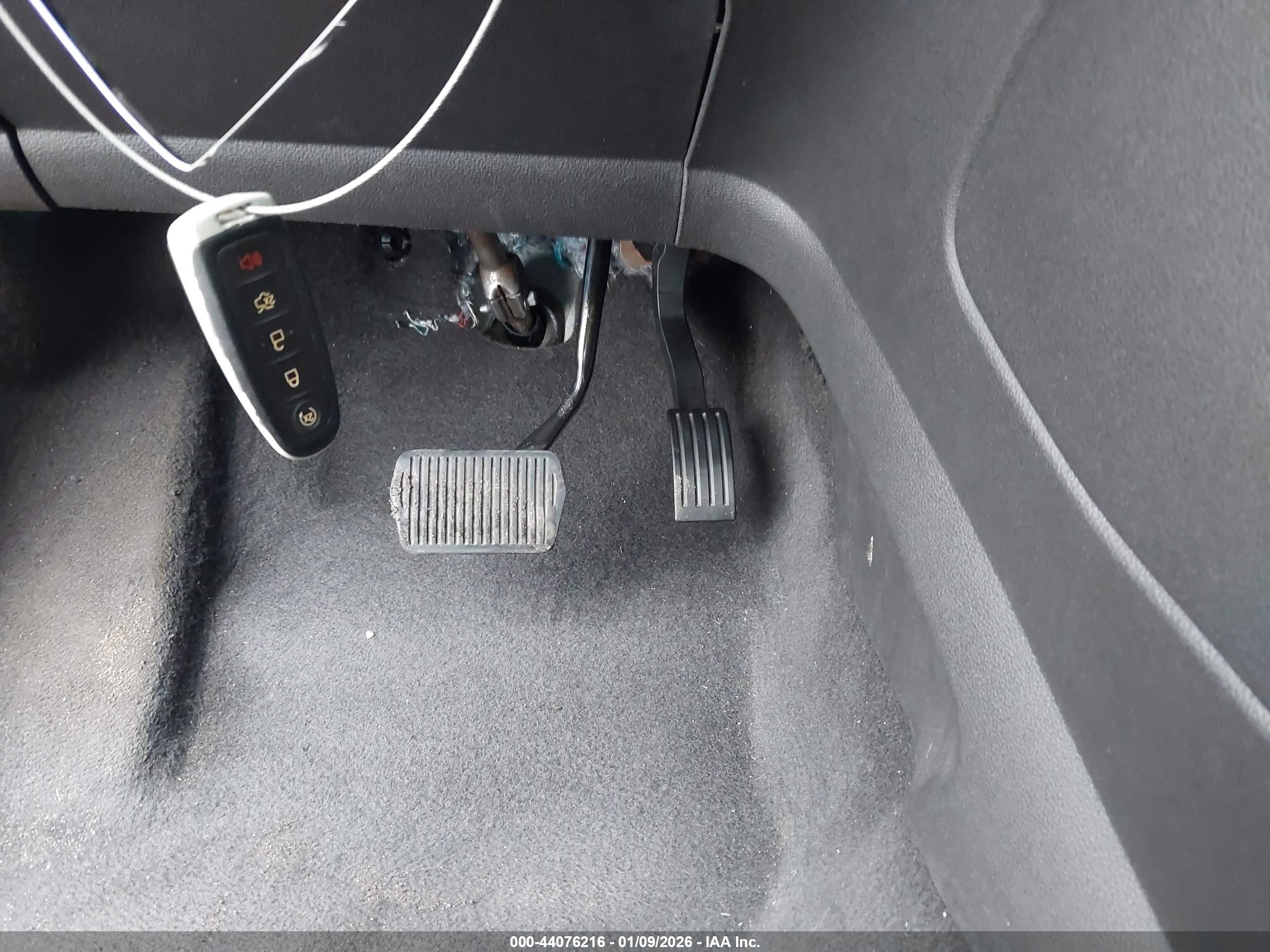 FORD ESCAPE image 11