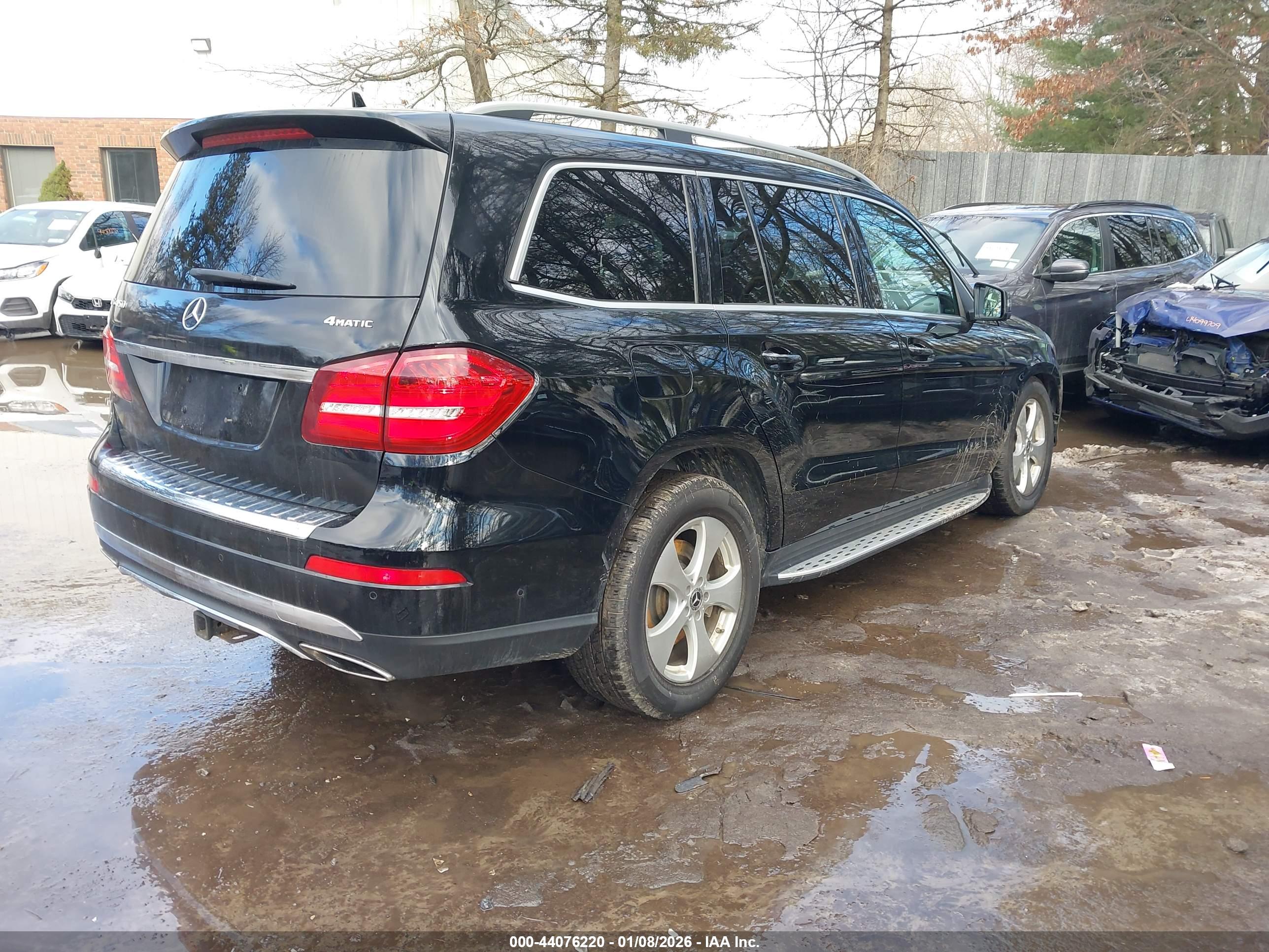 MERCEDES-BENZ GLS image 4