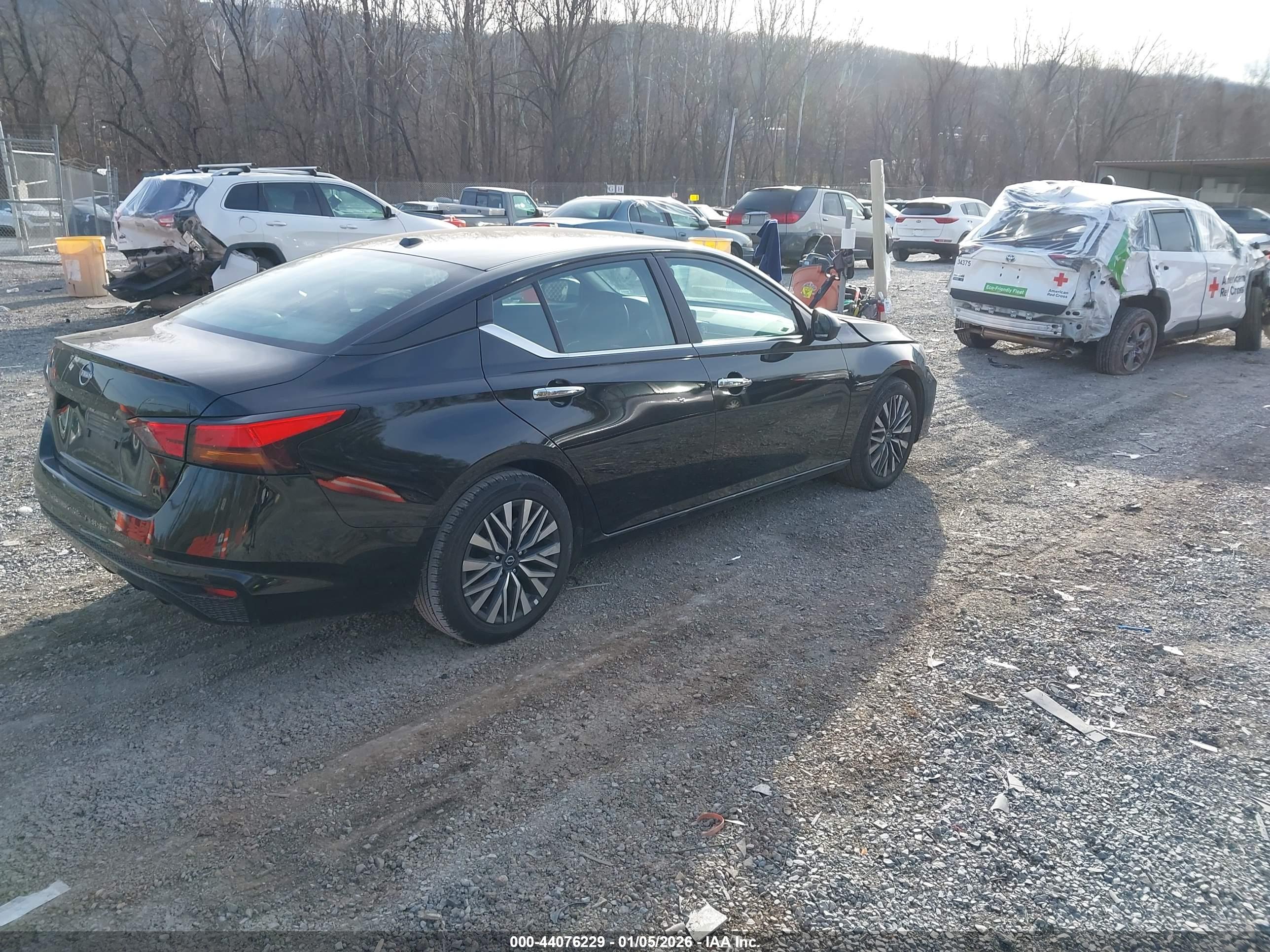 NISSAN ALTIMA image 4