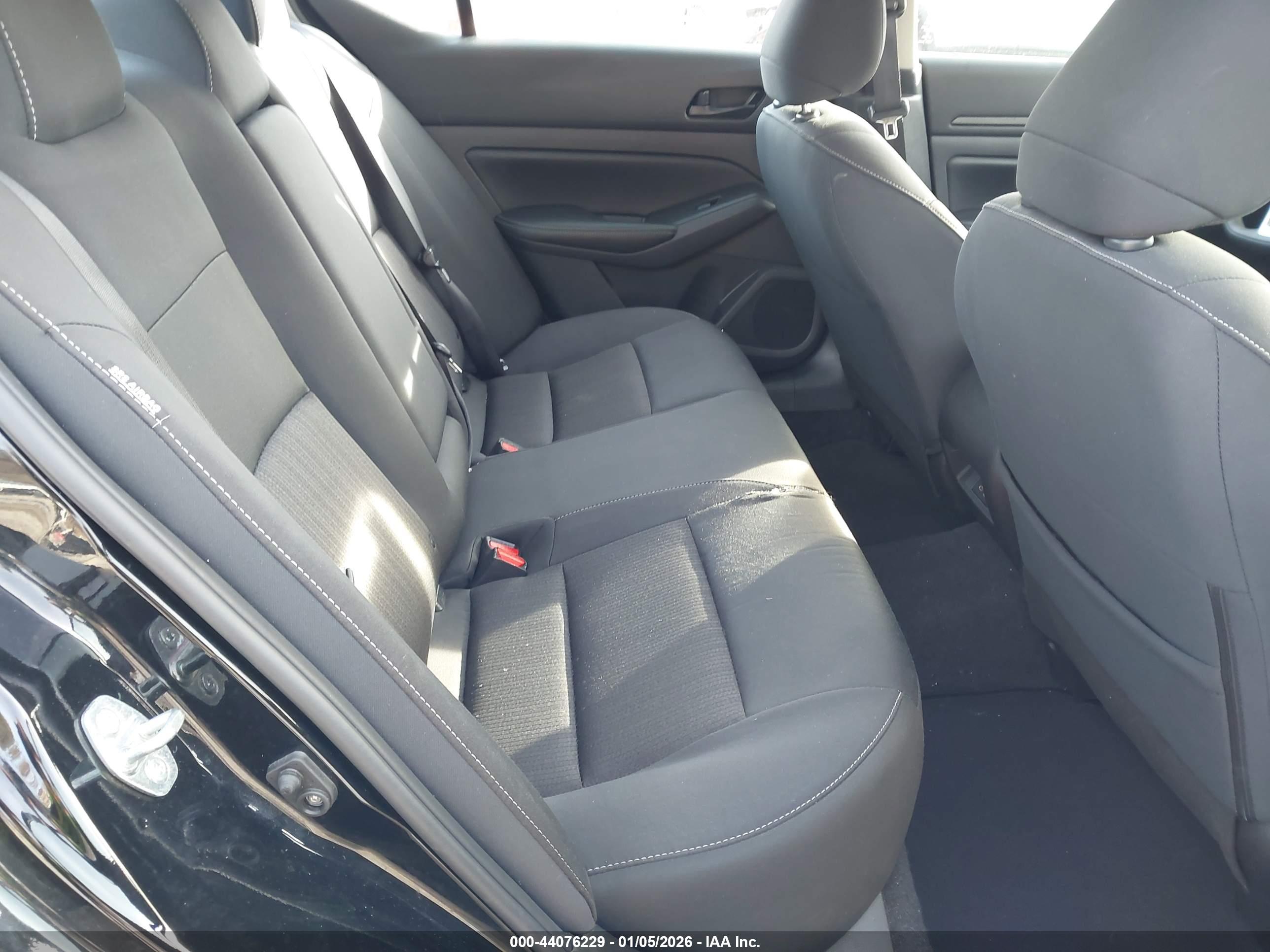 NISSAN ALTIMA image 8