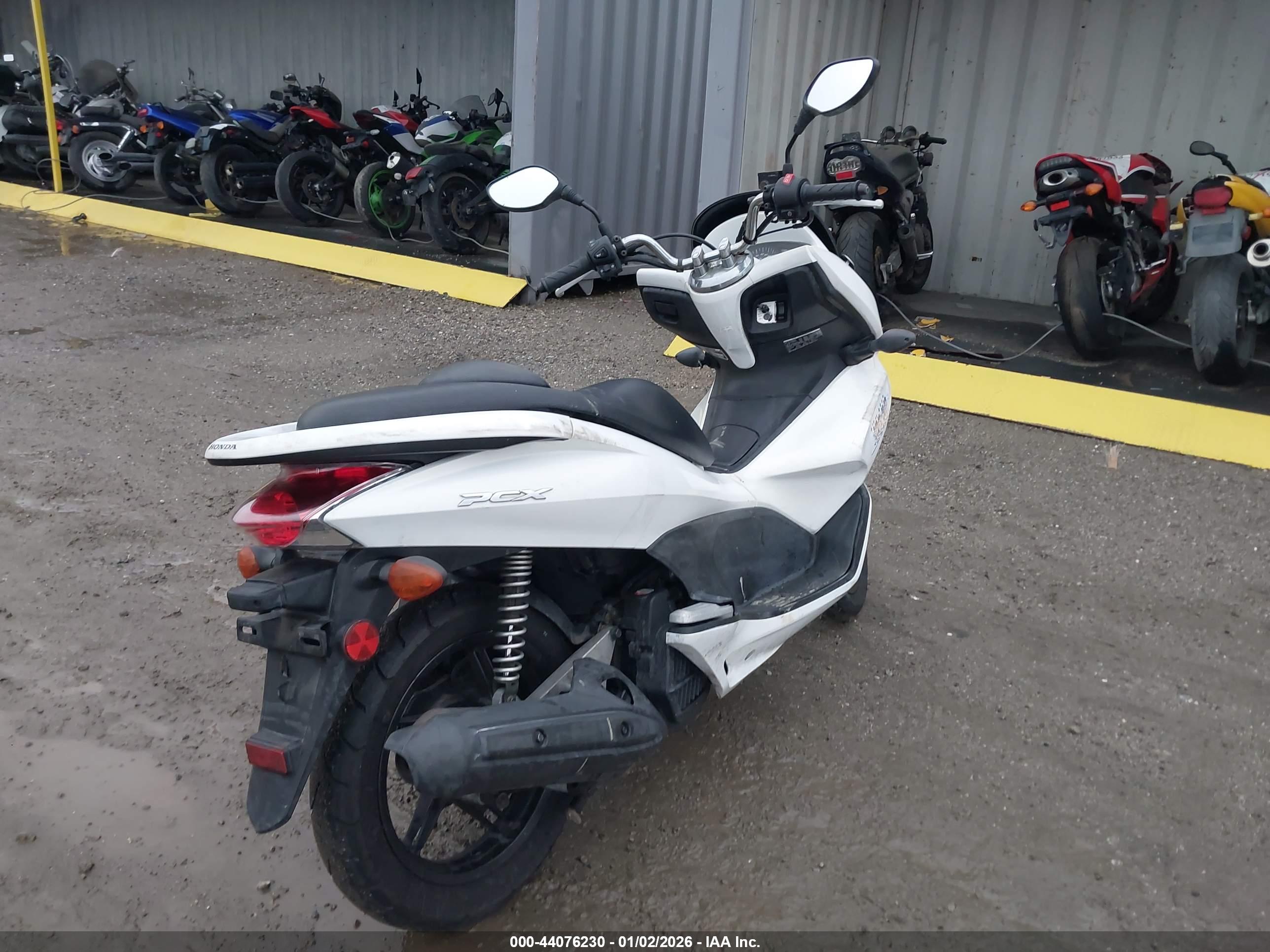 HONDA PCX image 4