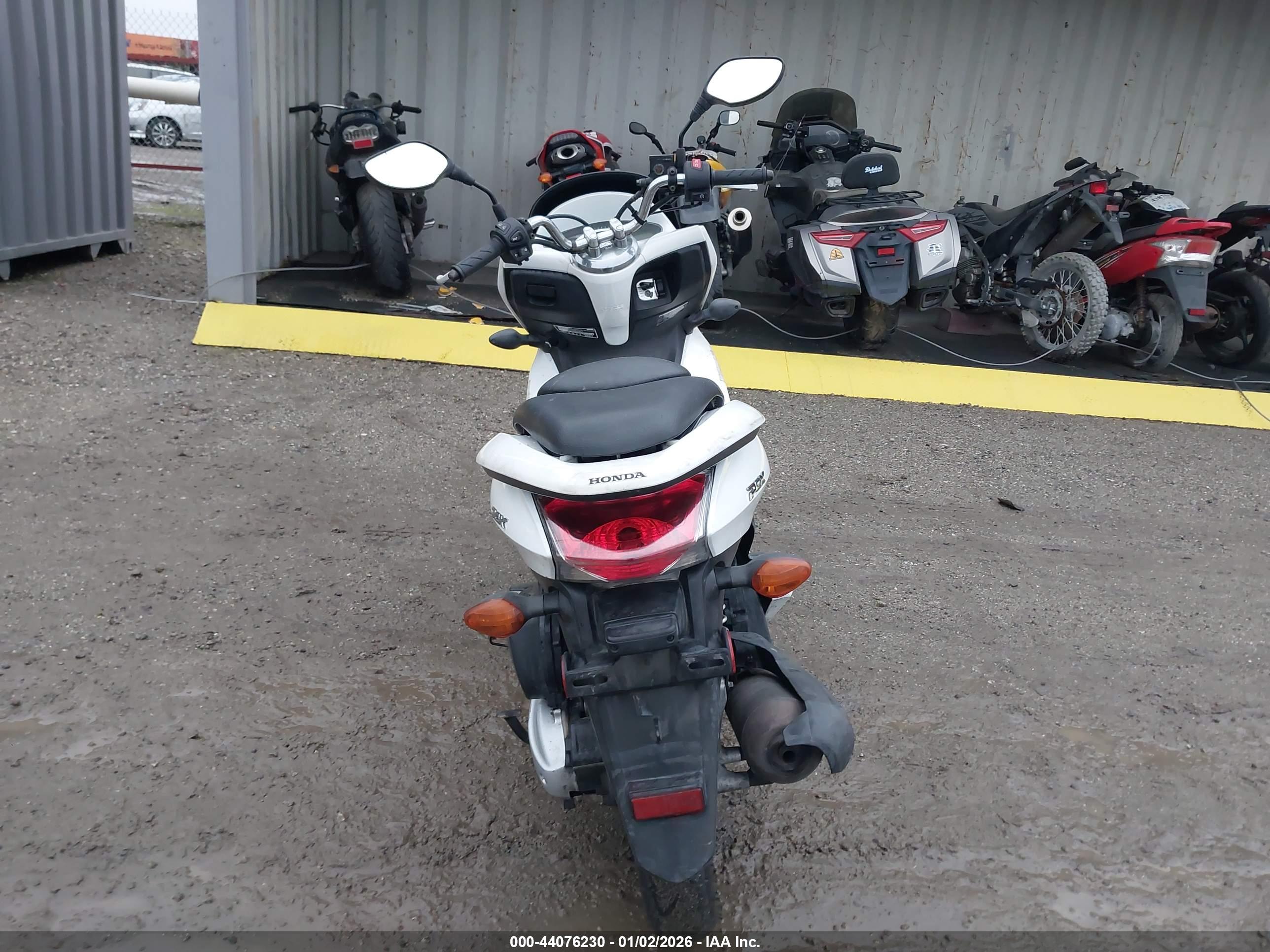 HONDA PCX image 6