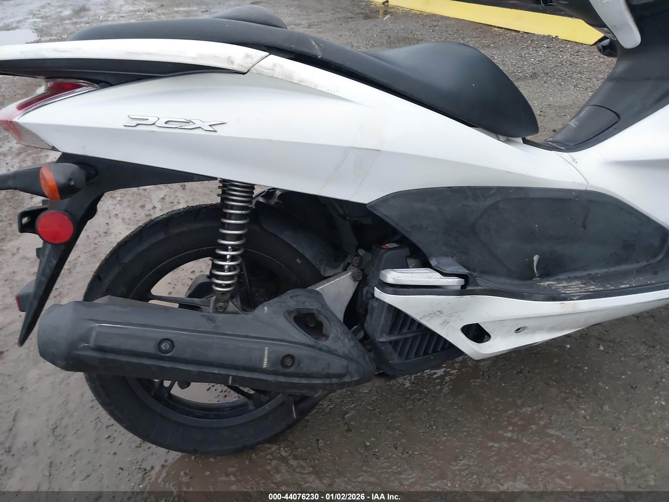 HONDA PCX image 8