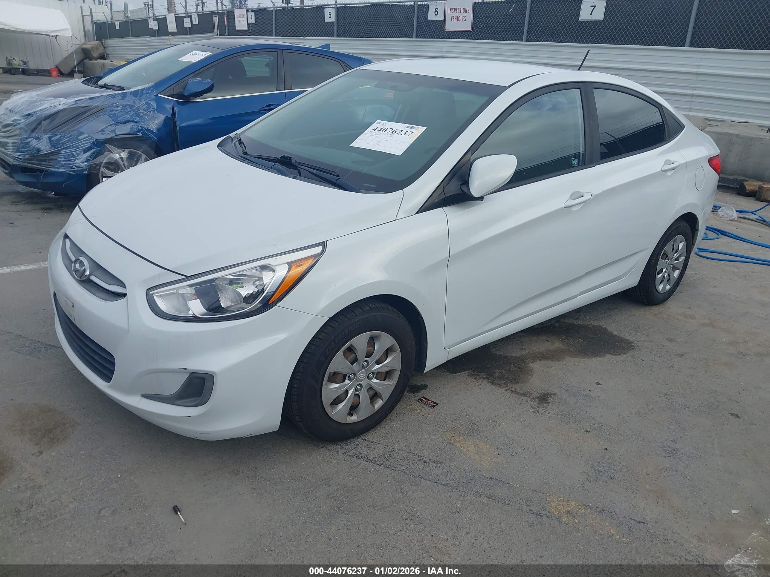 HYUNDAI ACCENT image 2