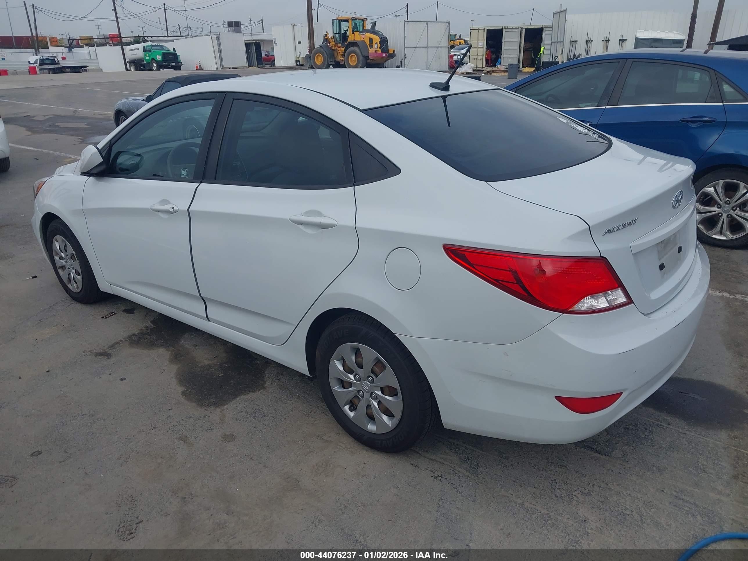 HYUNDAI ACCENT image 3