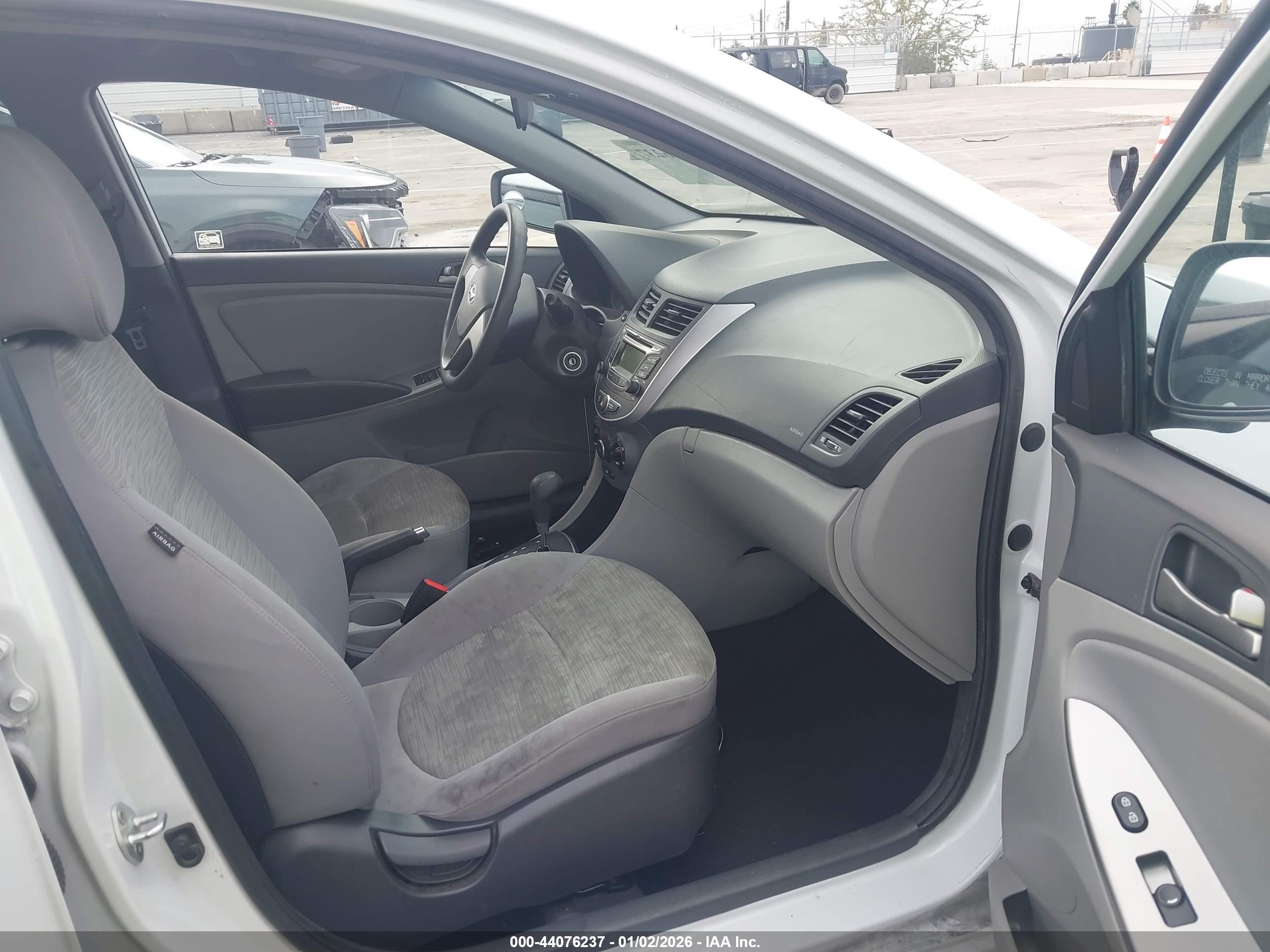 HYUNDAI ACCENT image 5