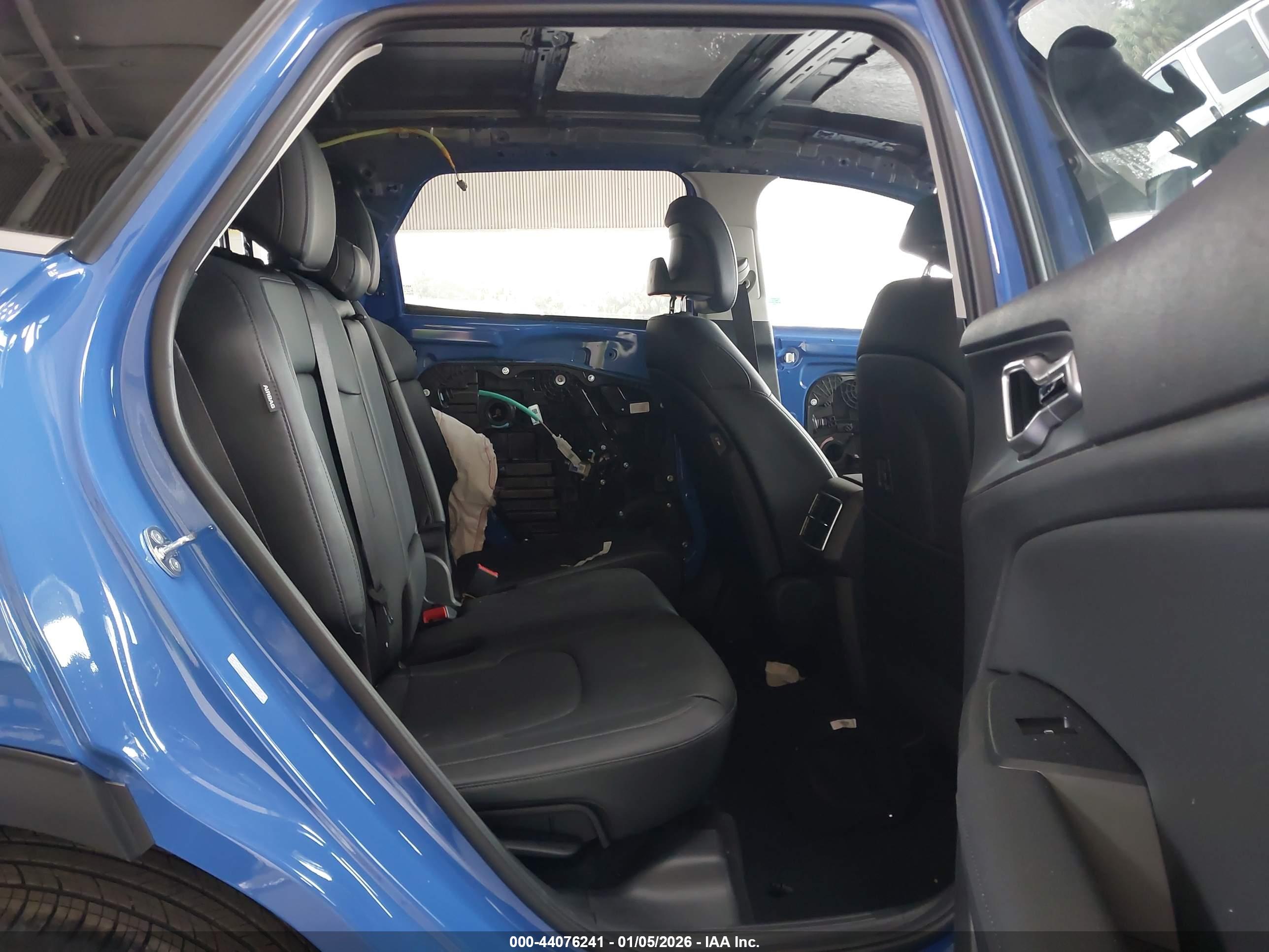KIA SPORTAGE image 8