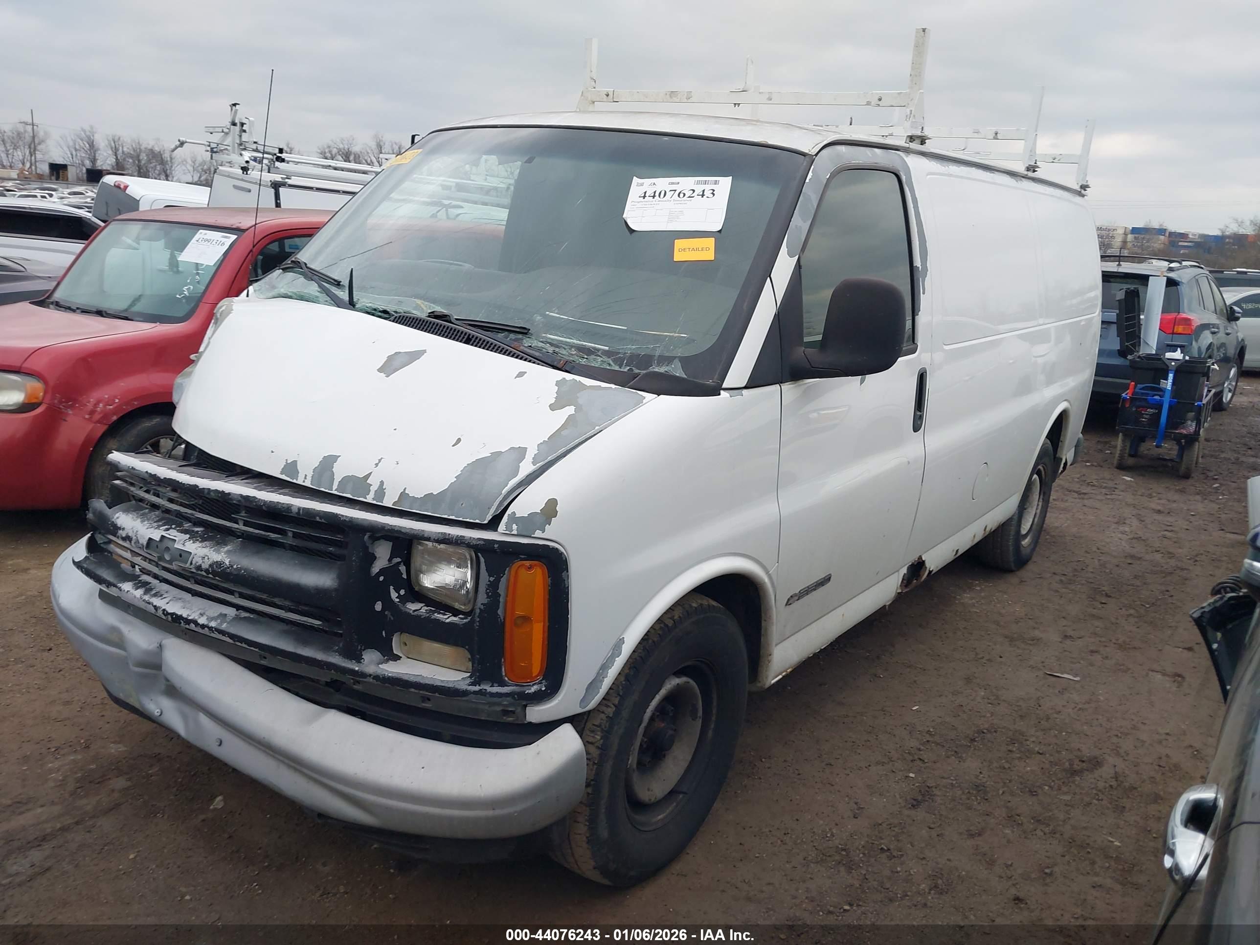 CHEVROLET EXPRESS image 2