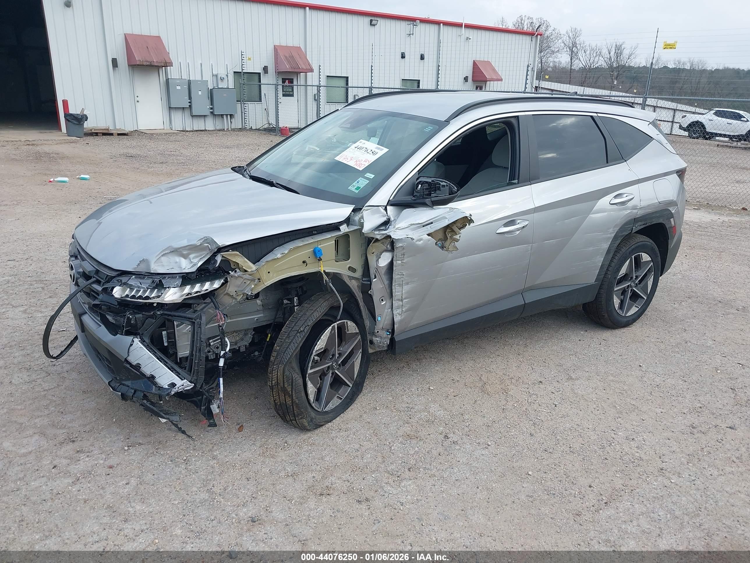 HYUNDAI TUCSON image 2