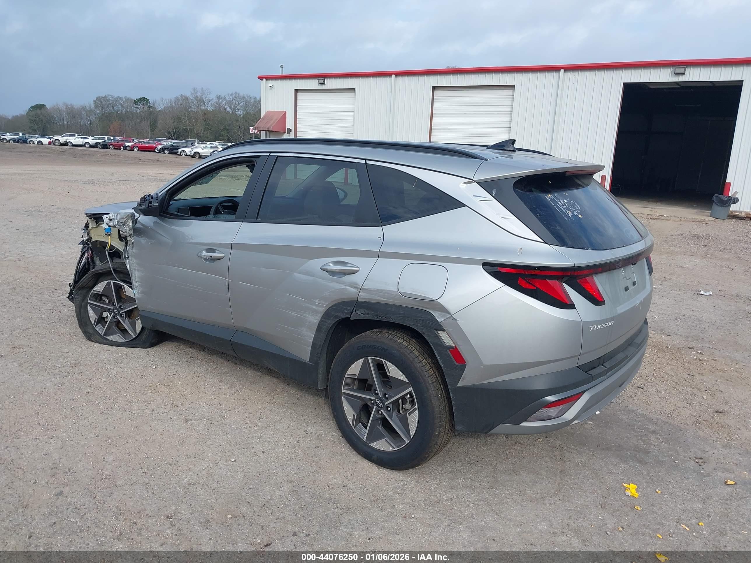 HYUNDAI TUCSON image 3