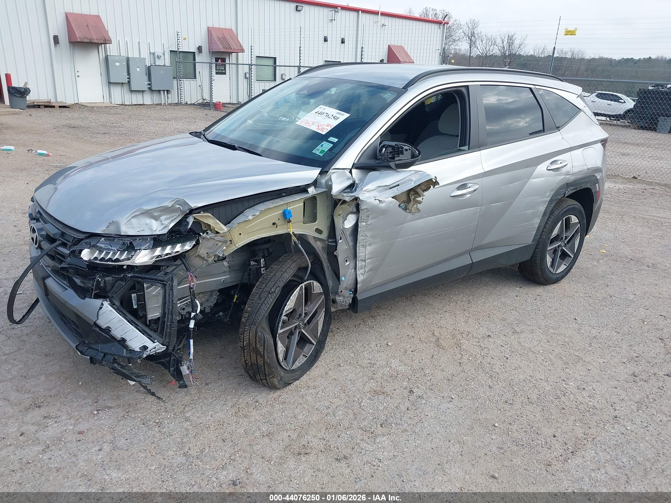 HYUNDAI TUCSON image 6