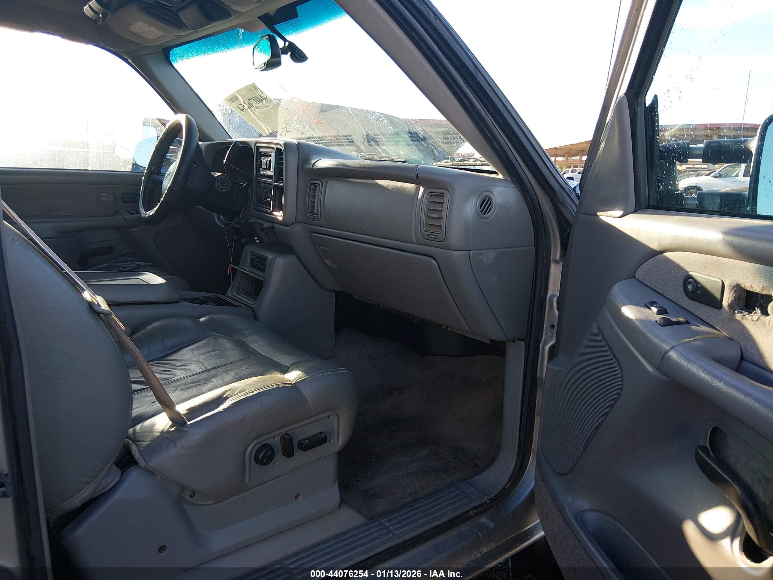 CHEVROLET SILVERADO image 7