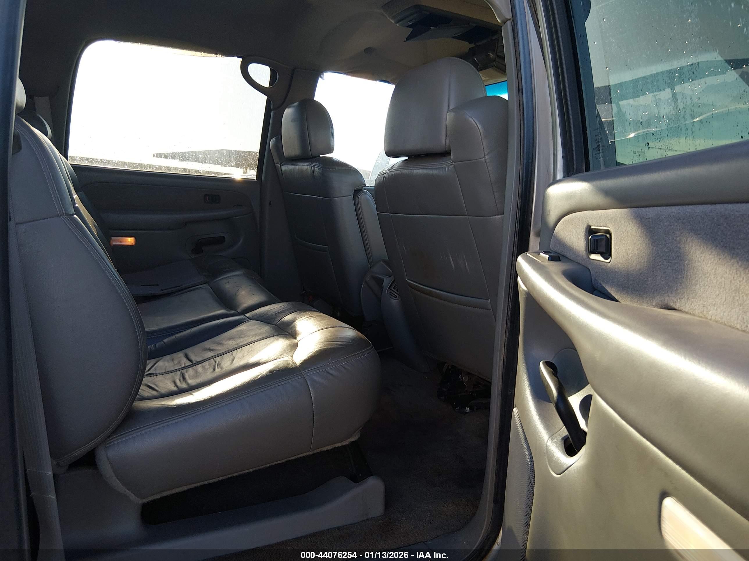 CHEVROLET SILVERADO image 8