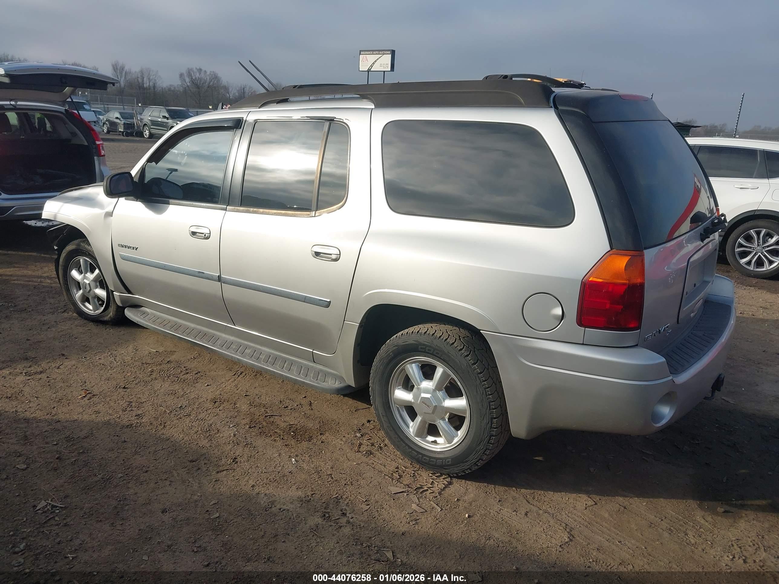 GMC ENVOY image 3
