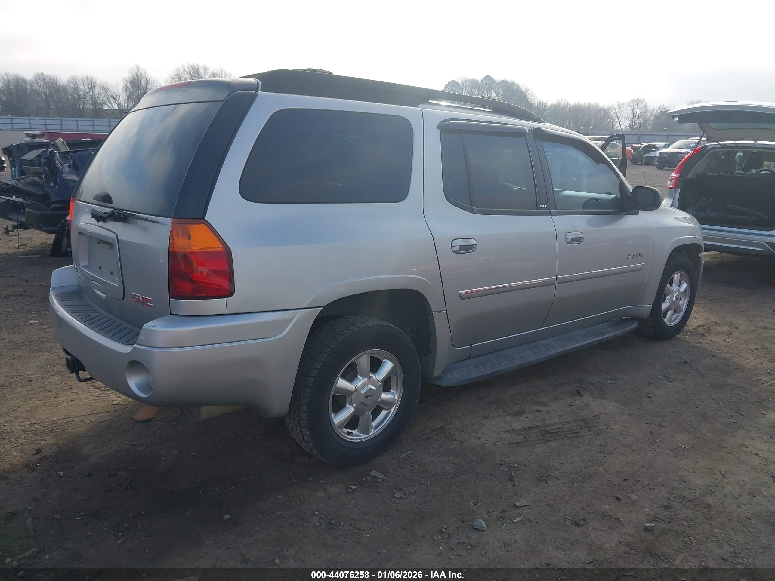 GMC ENVOY image 4
