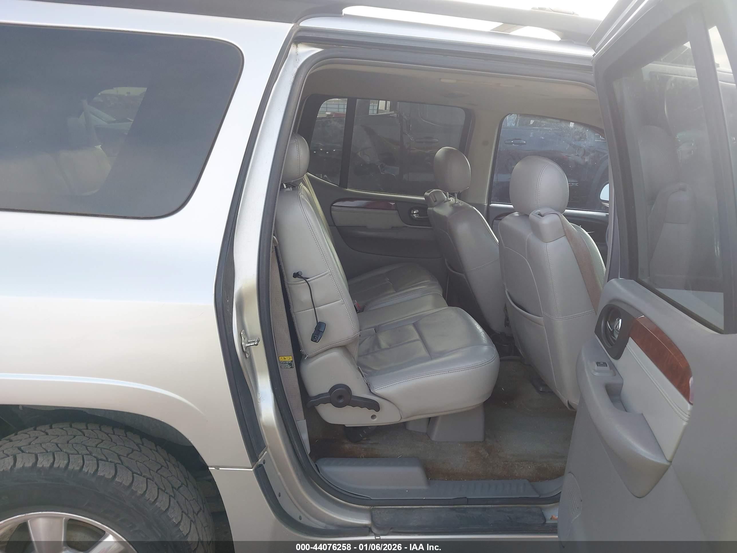 GMC ENVOY image 8