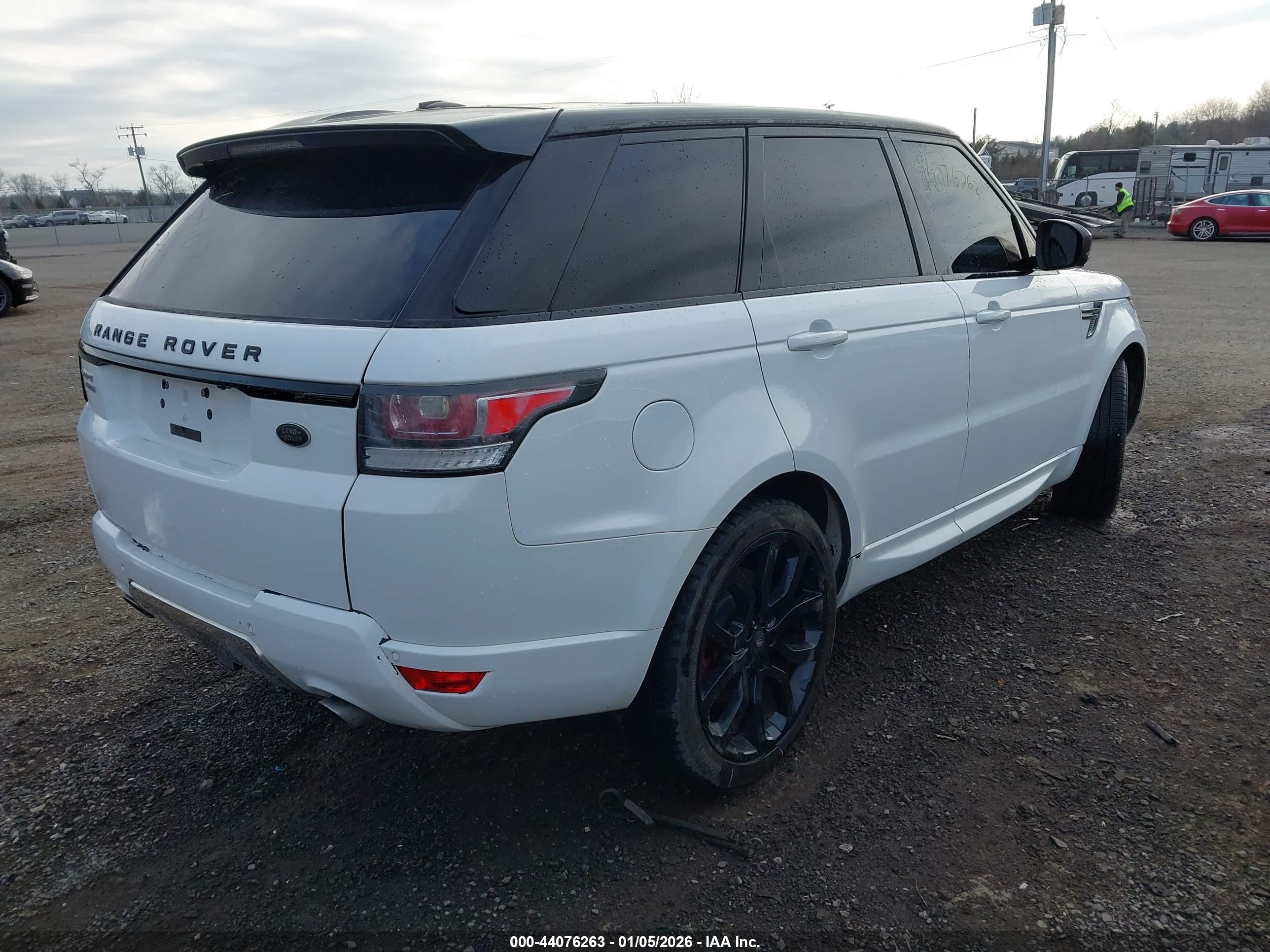 LAND ROVER image 4