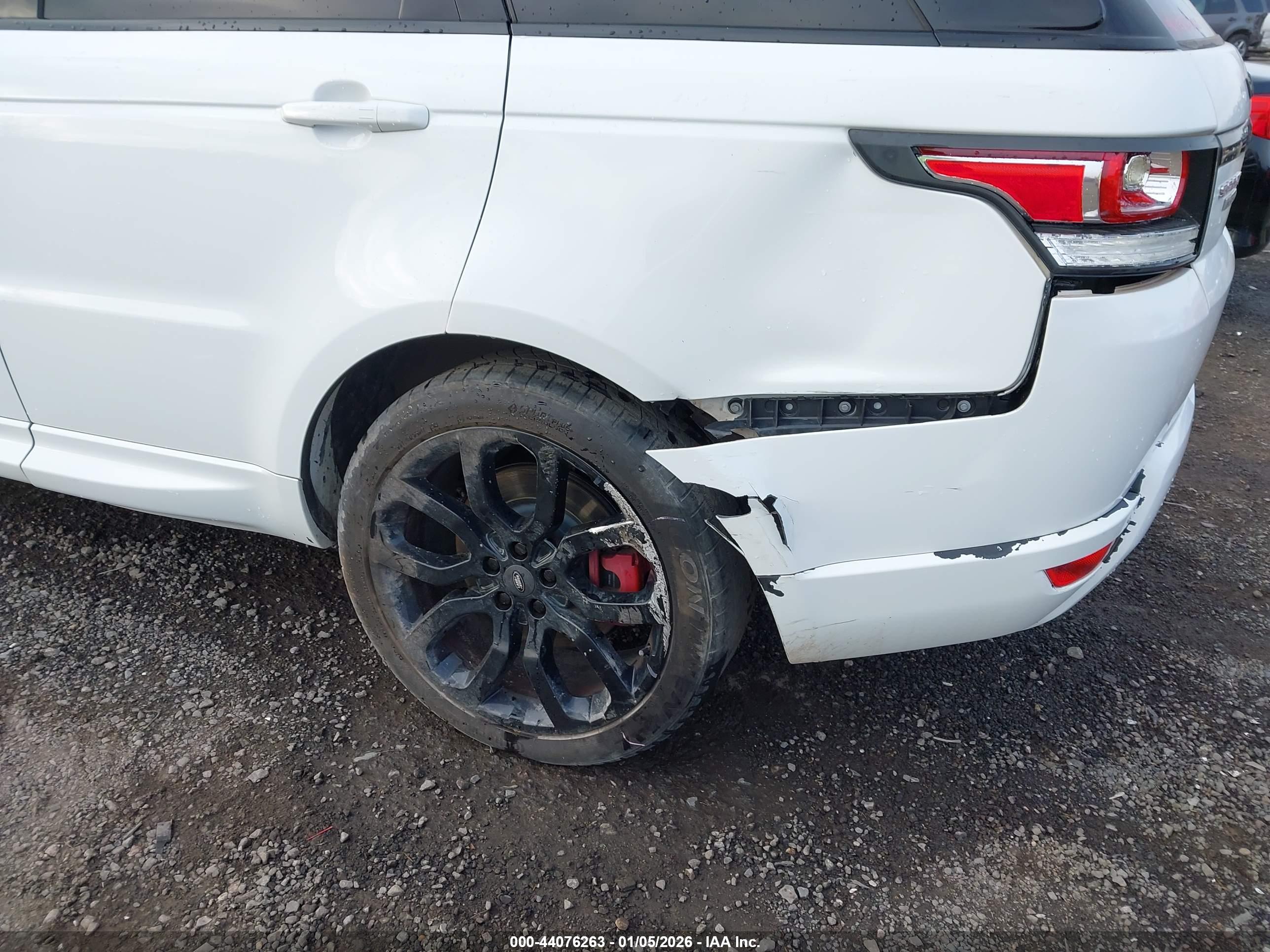 LAND ROVER image 6